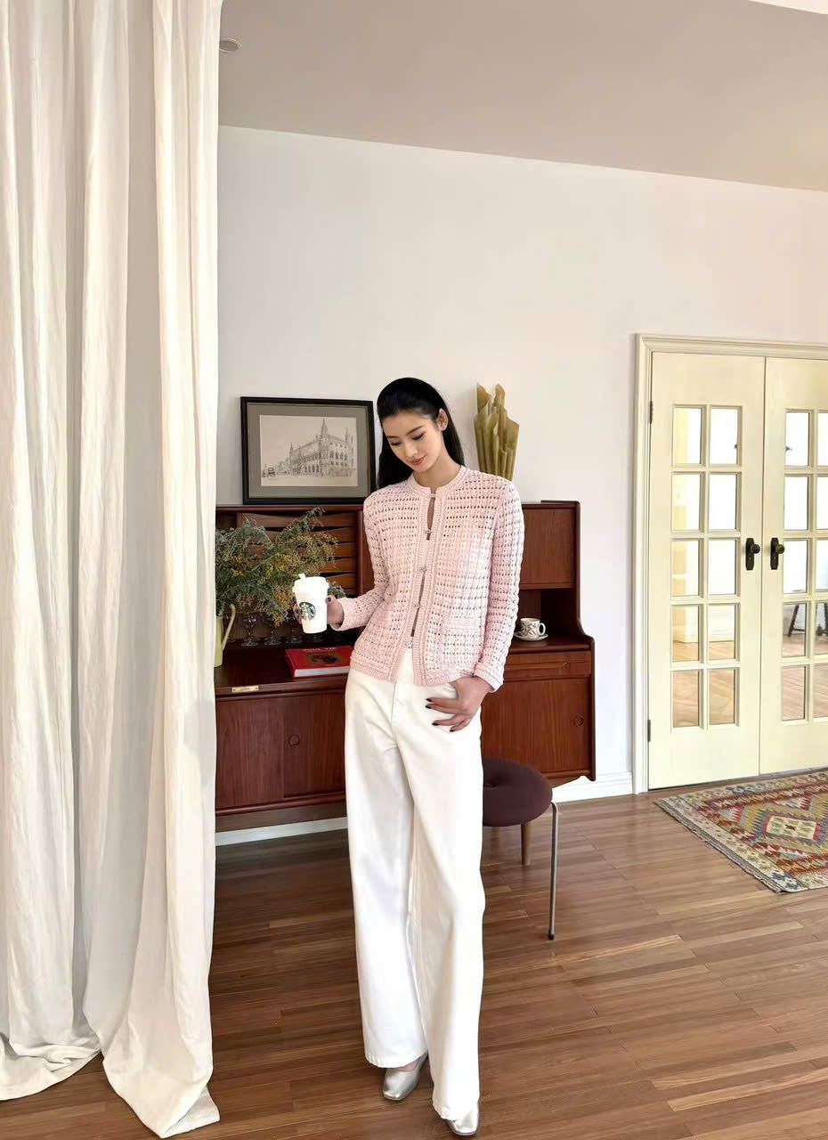  Áo CDG lưới hồng, cài khuya 
