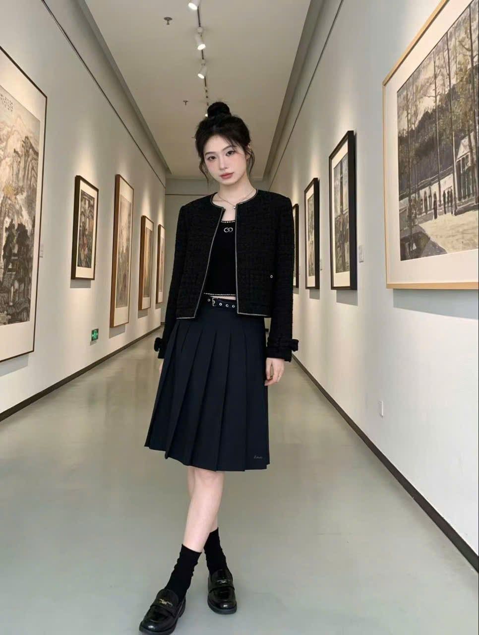  Áo tweed đen, tay nơ 