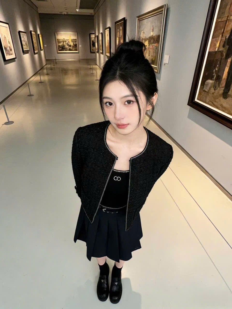  Áo tweed đen, tay nơ 