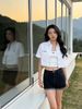  Áo sơmi trắng cúc ngọc, túi chữ 