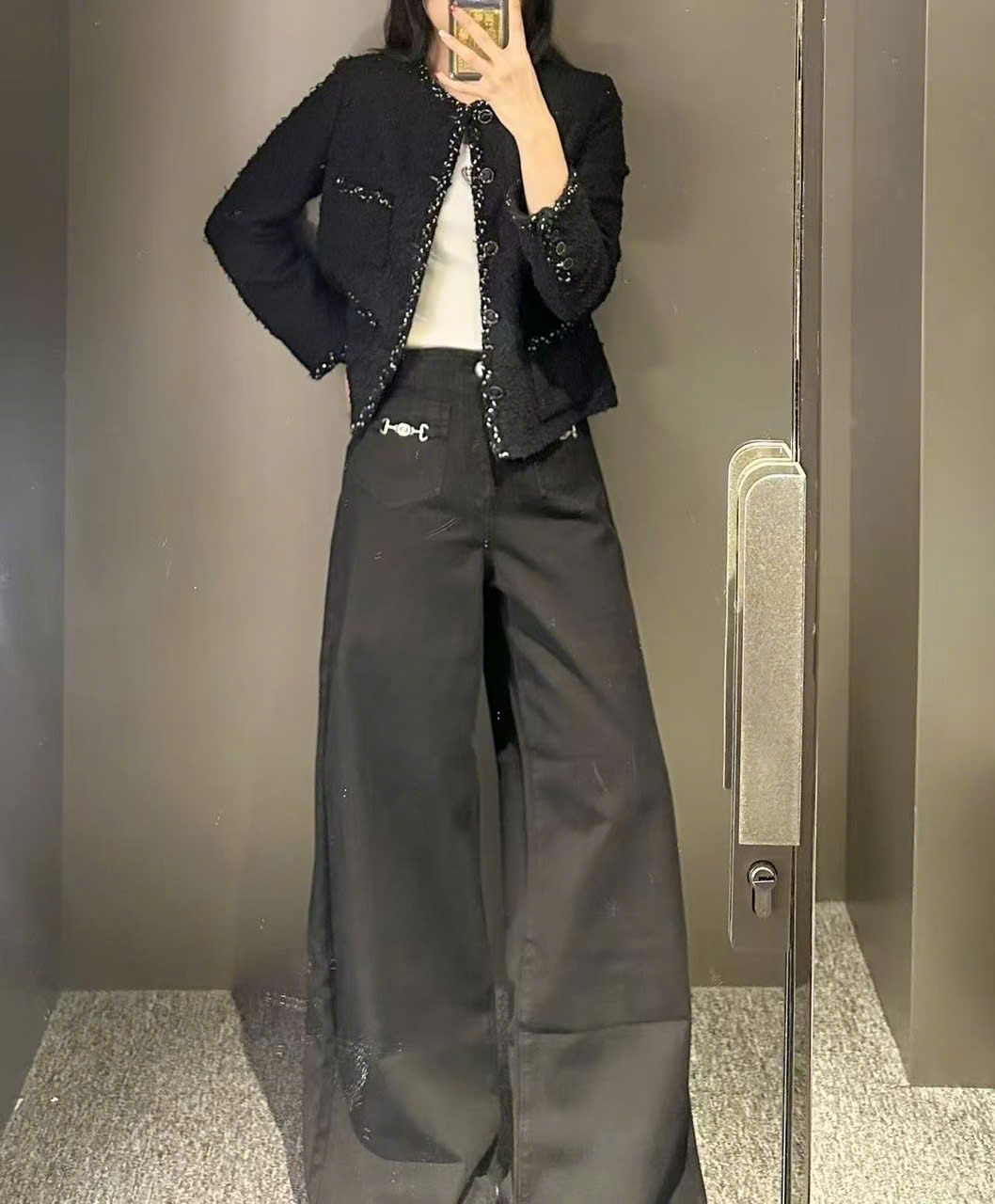  Áo tweed đen. 4 túi trước viền đen trắng 