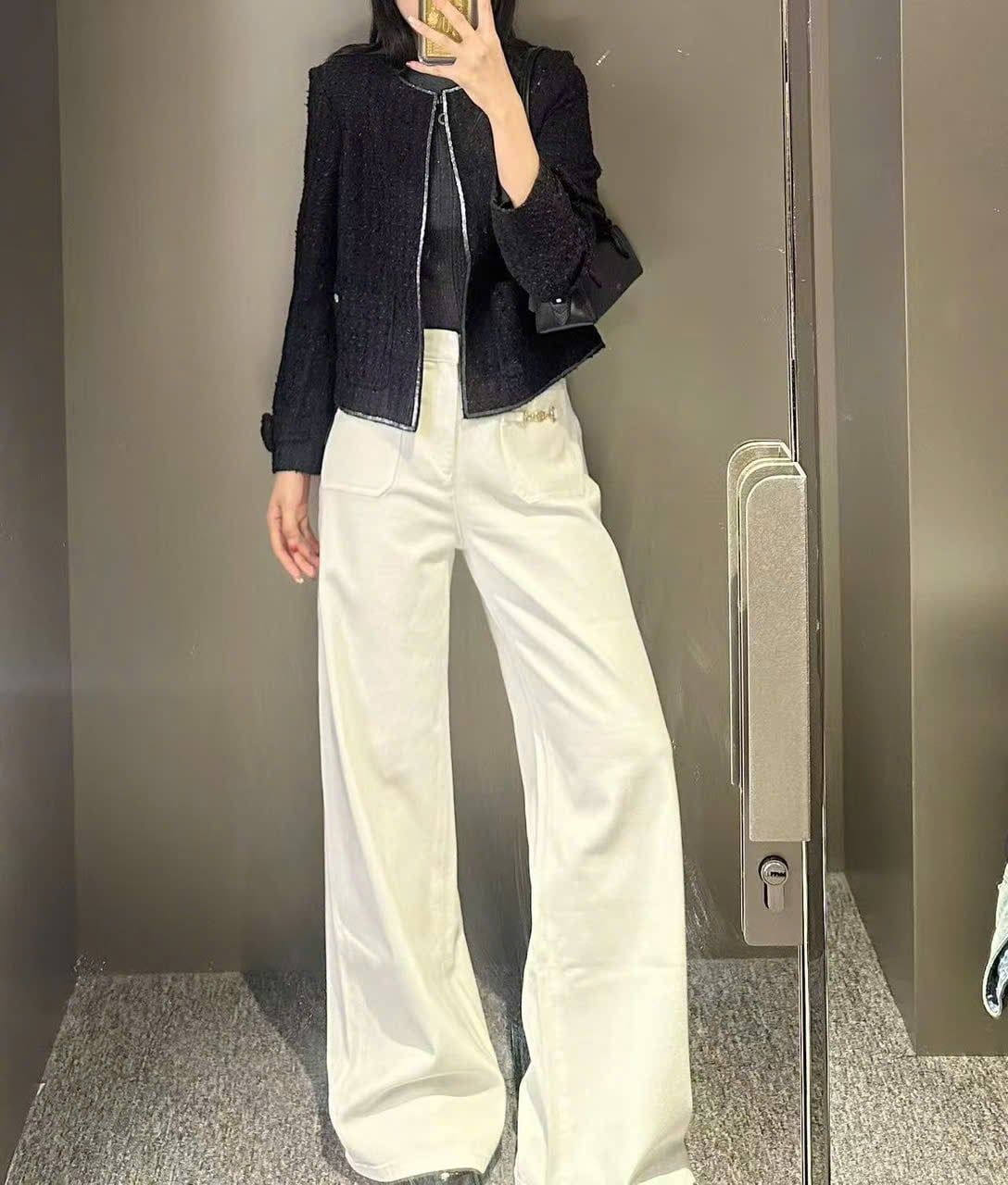  Áo tweed đen, tay nơ 