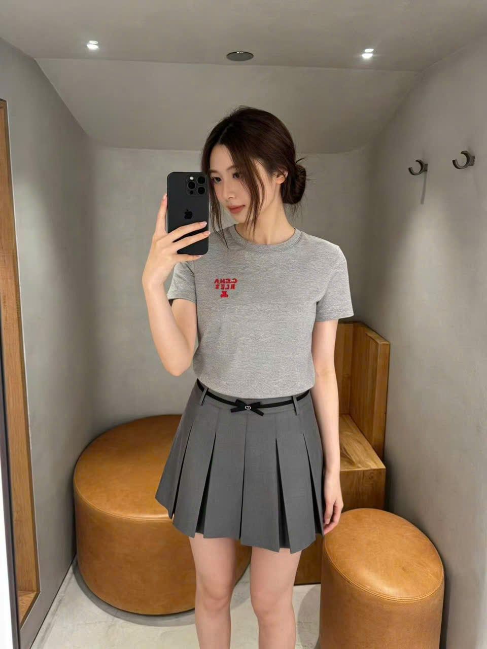  Áo phông xám chữ đỏ nổi 1 bên 