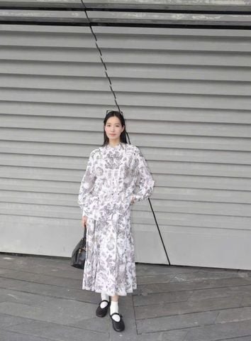  Áo sơ mi trắng họa tiết gấu 