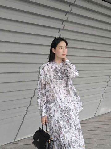  Áo sơ mi trắng họa tiết gấu 