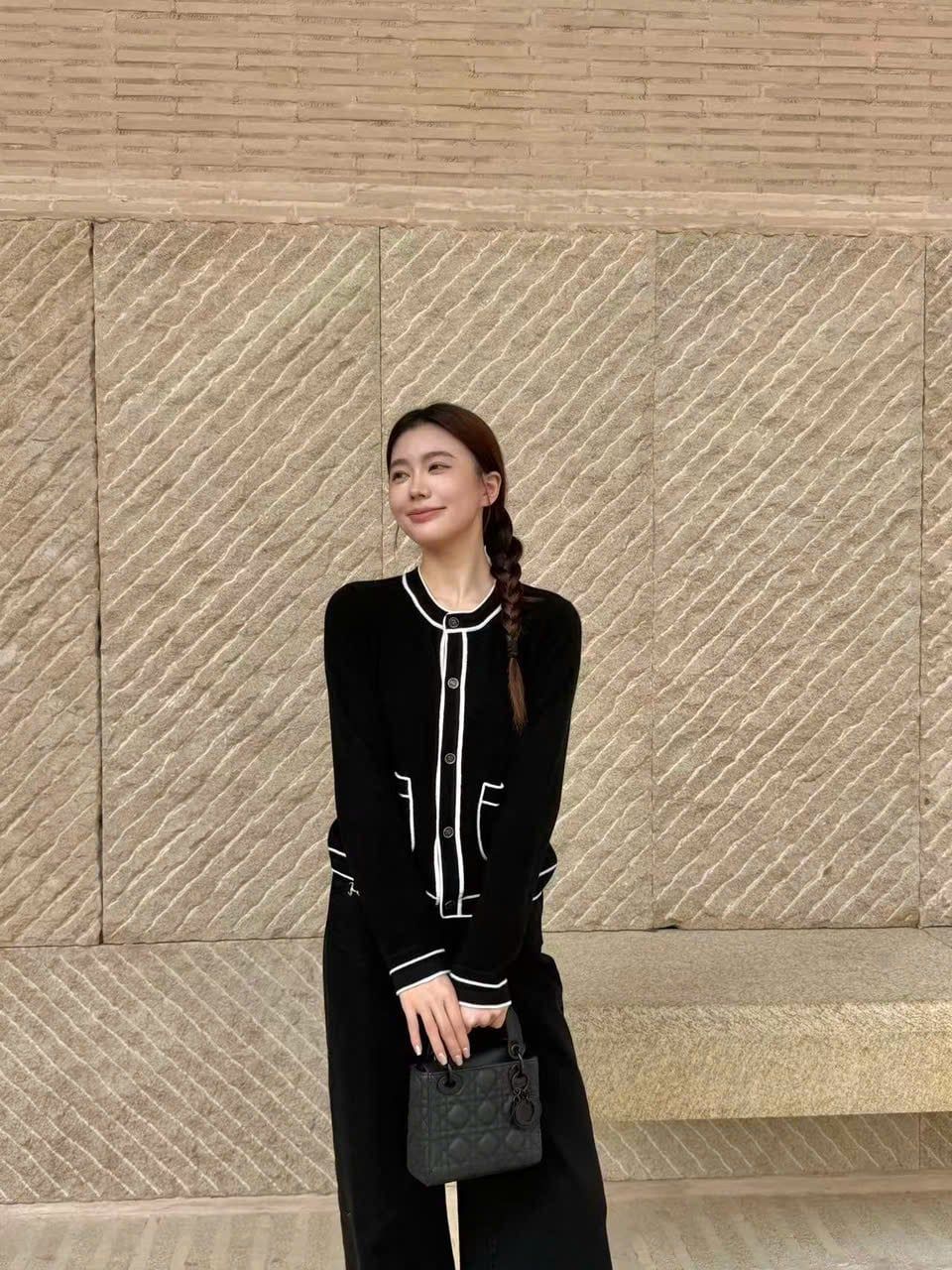  Áo CDG đen 2 túi viền trắng 26 