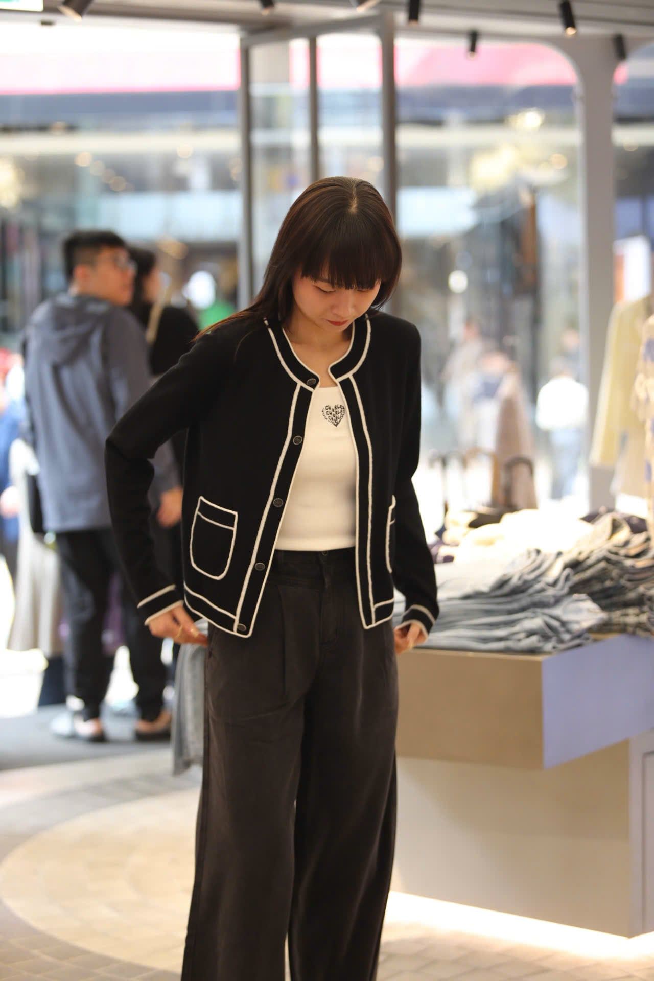  Áo CDG đen 2 túi viền trắng 26 