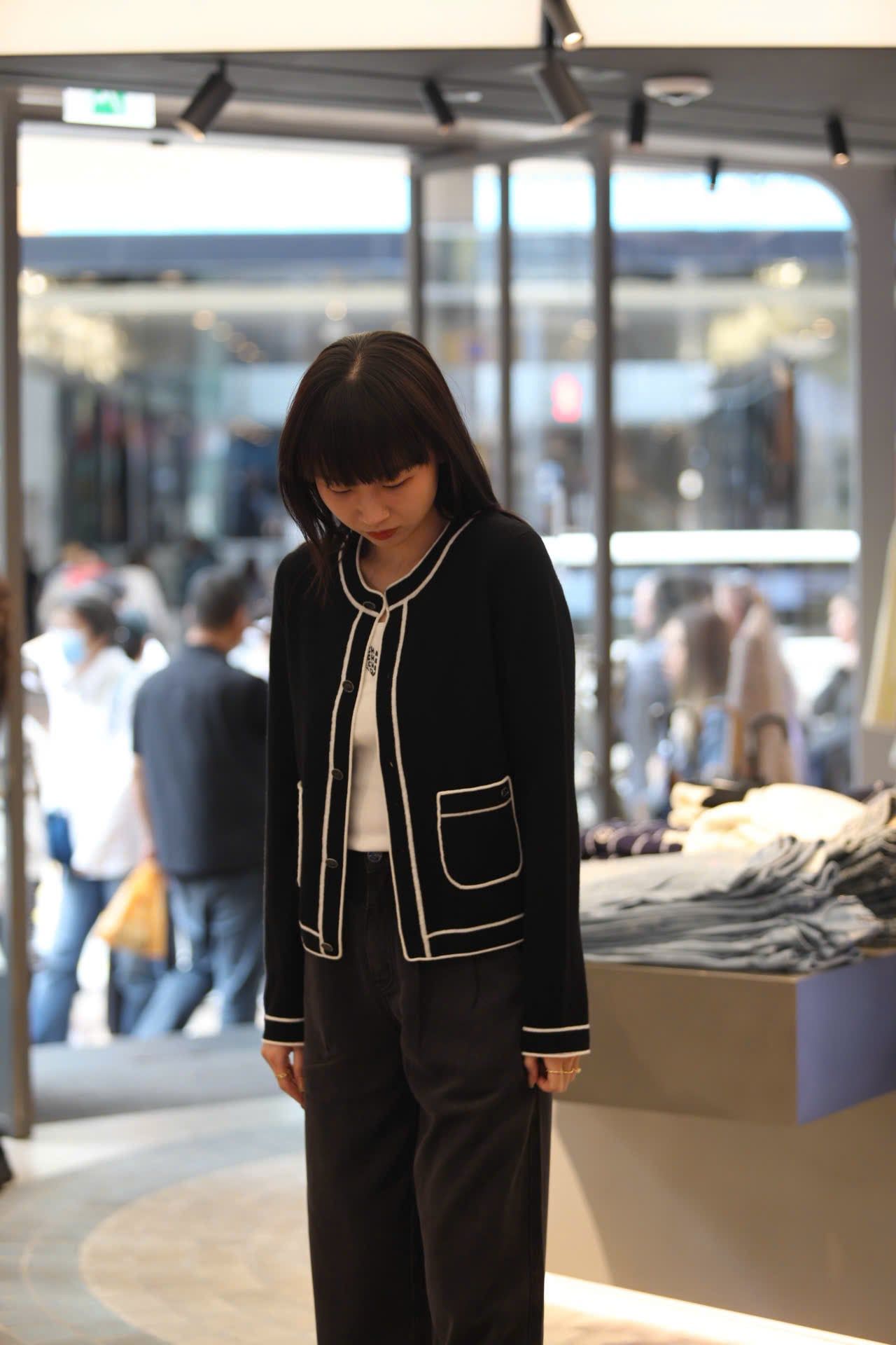  Áo CDG đen 2 túi viền trắng 26 