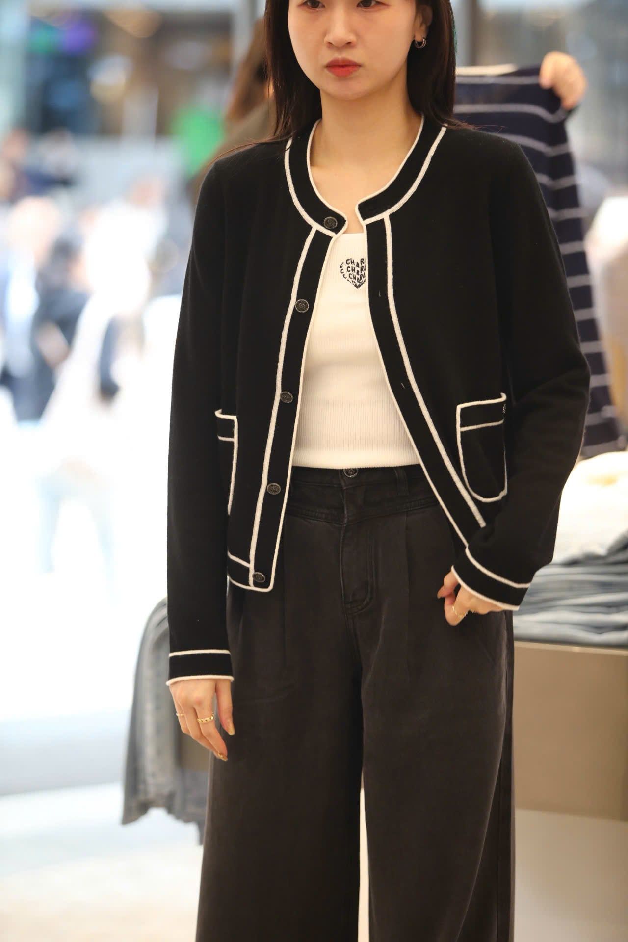  Áo CDG đen 2 túi viền trắng 26 