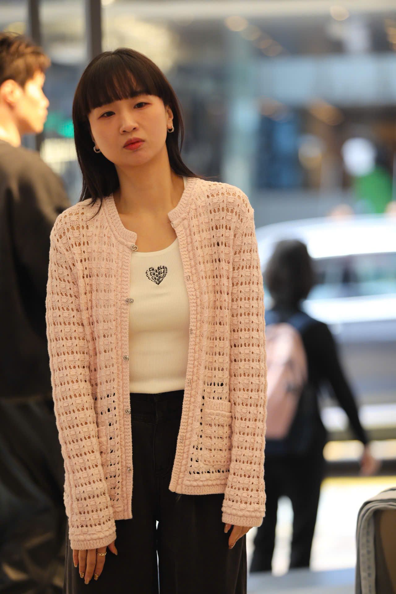  Áo CDG lưới hồng, cài khuya 