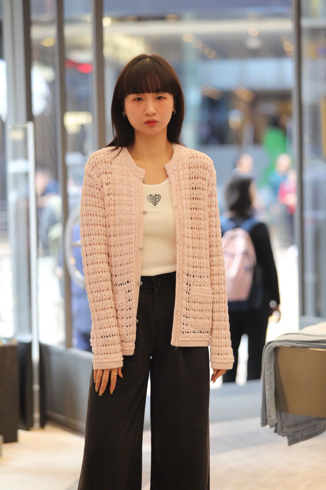  Áo CDG lưới hồng, cài khuya 