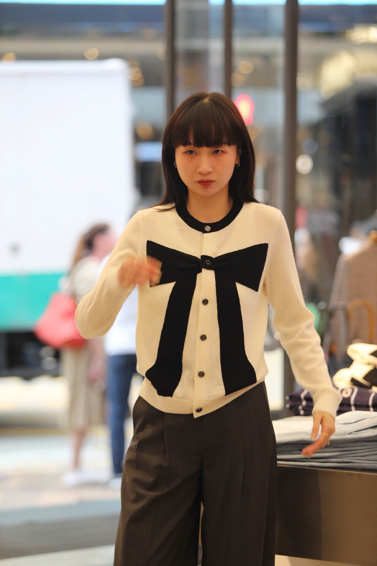  Áo CDG trắng nơ đen to ngực 