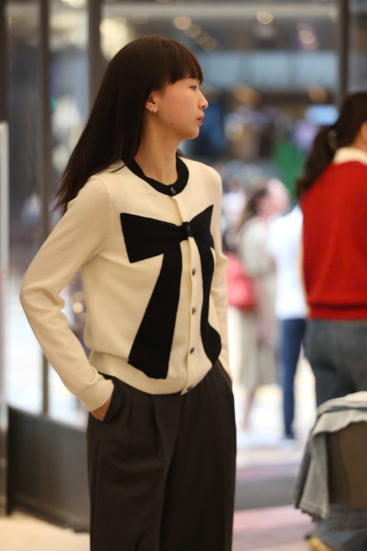  Áo CDG trắng nơ đen to ngực 