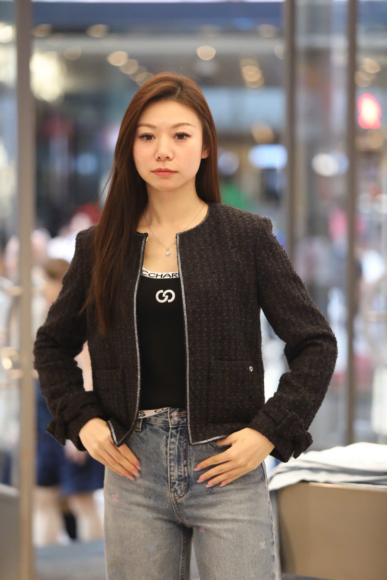  Áo tweed đen, tay nơ 