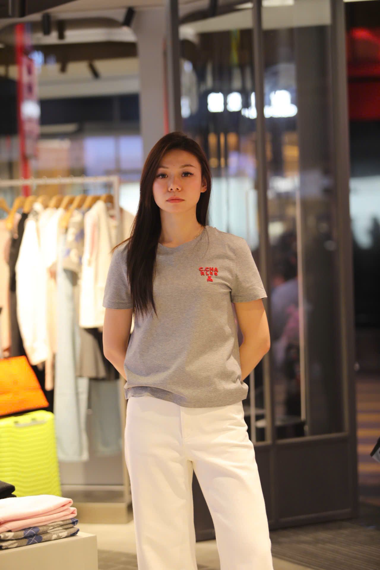  Áo phông xám chữ đỏ nổi 1 bên 