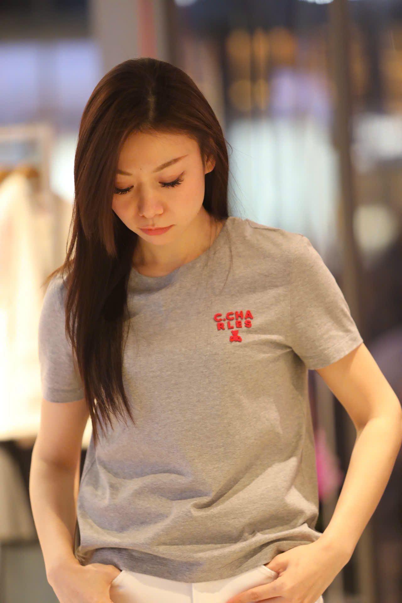  Áo phông xám chữ đỏ nổi 1 bên 