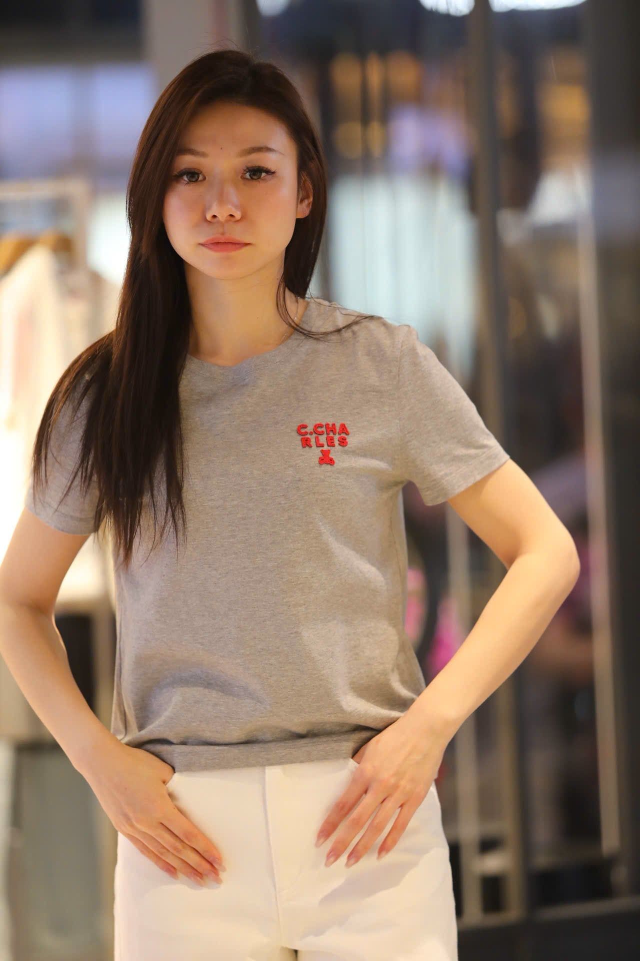  Áo phông xám chữ đỏ nổi 1 bên 