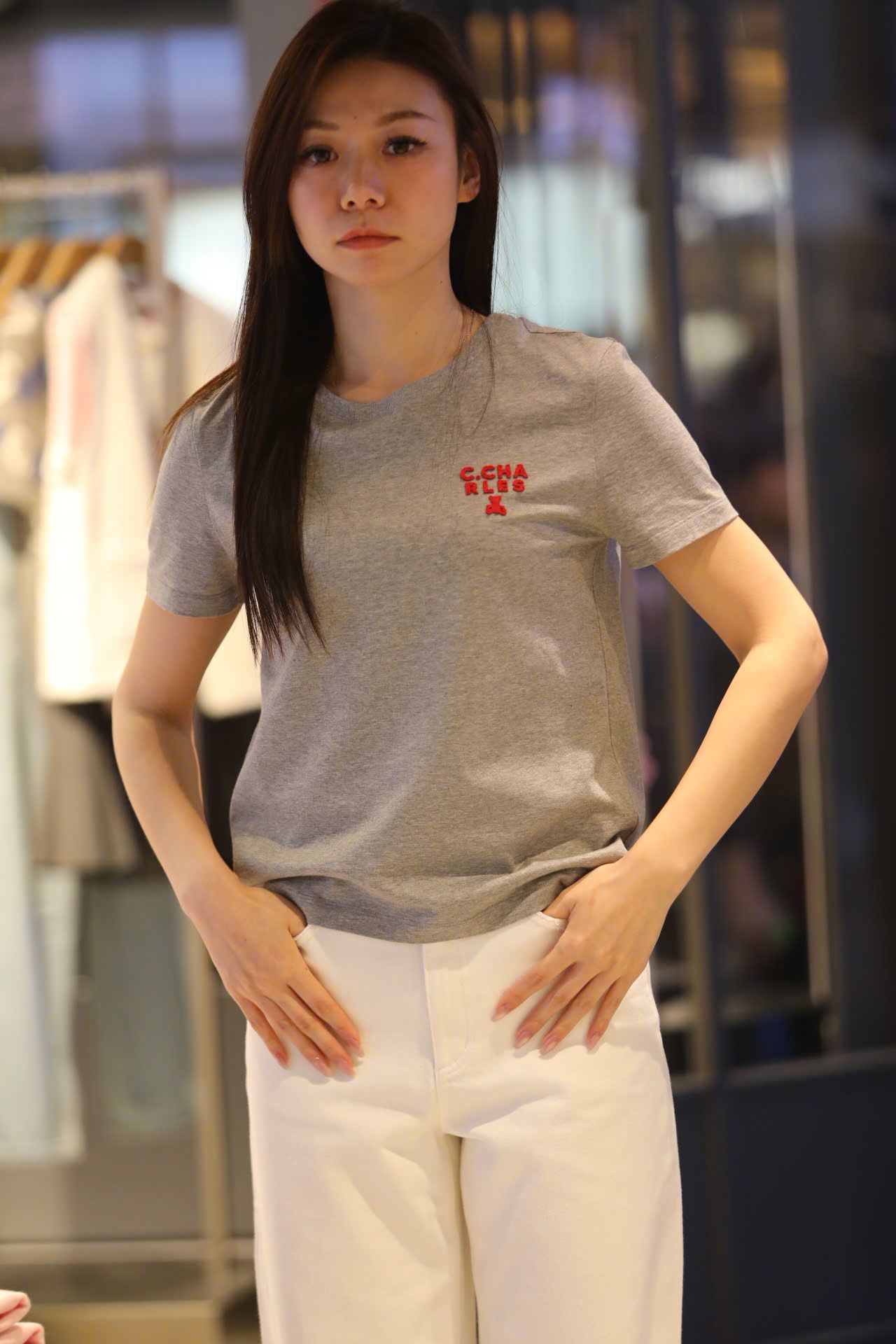  Áo phông xám chữ đỏ nổi 1 bên 