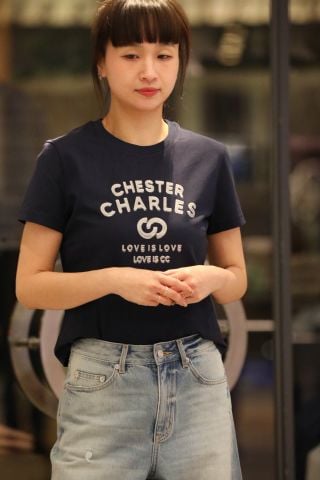  4.Áo phông Navy, Love is Love 