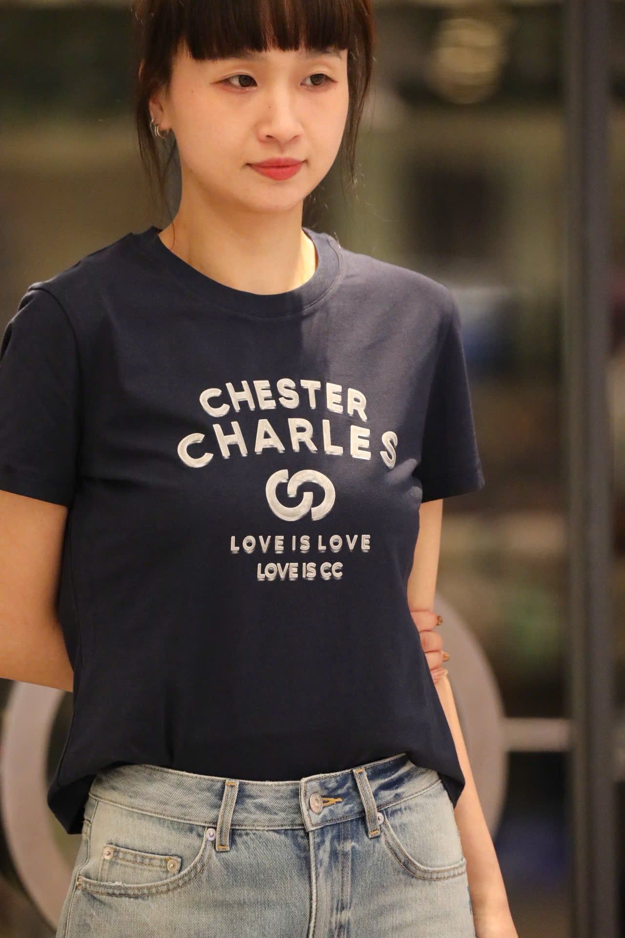  4.Áo phông Navy, Love is Love 