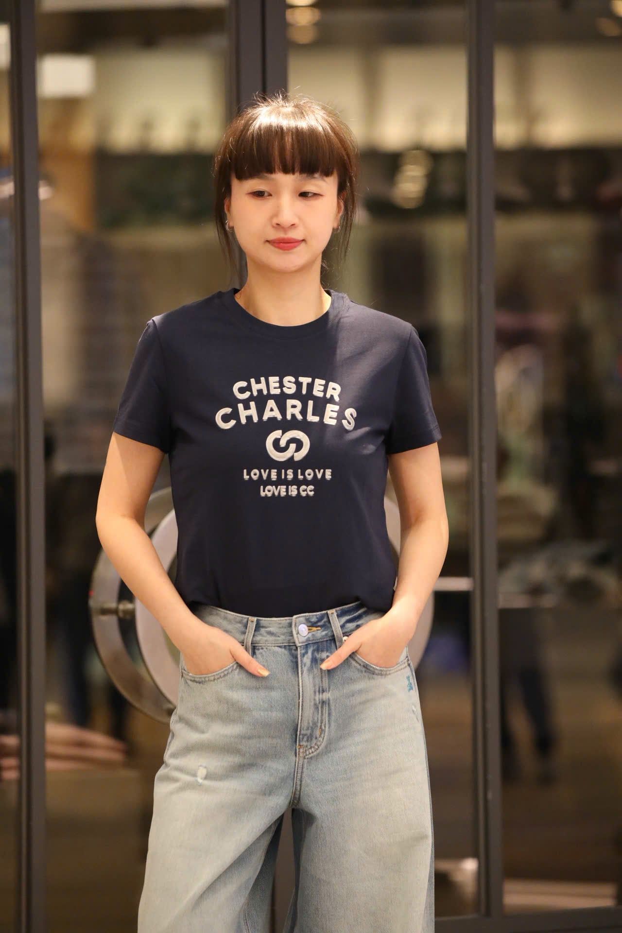  4.Áo phông Navy, Love is Love 