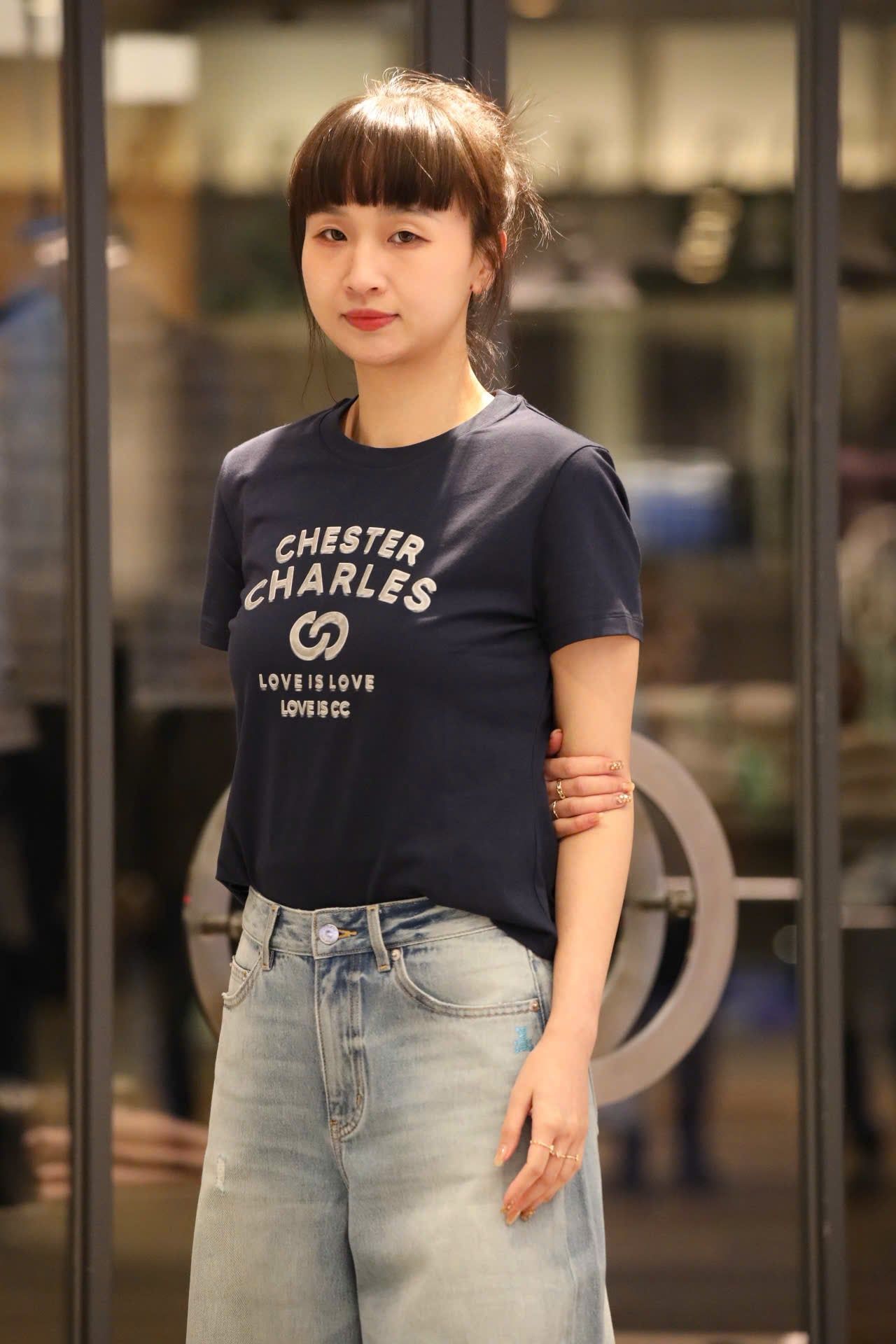  4.Áo phông Navy, Love is Love 