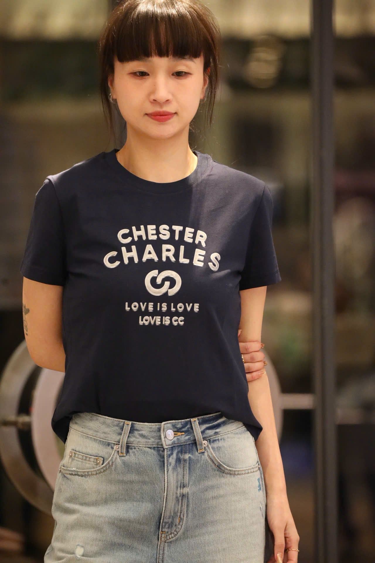  4.Áo phông Navy, Love is Love 