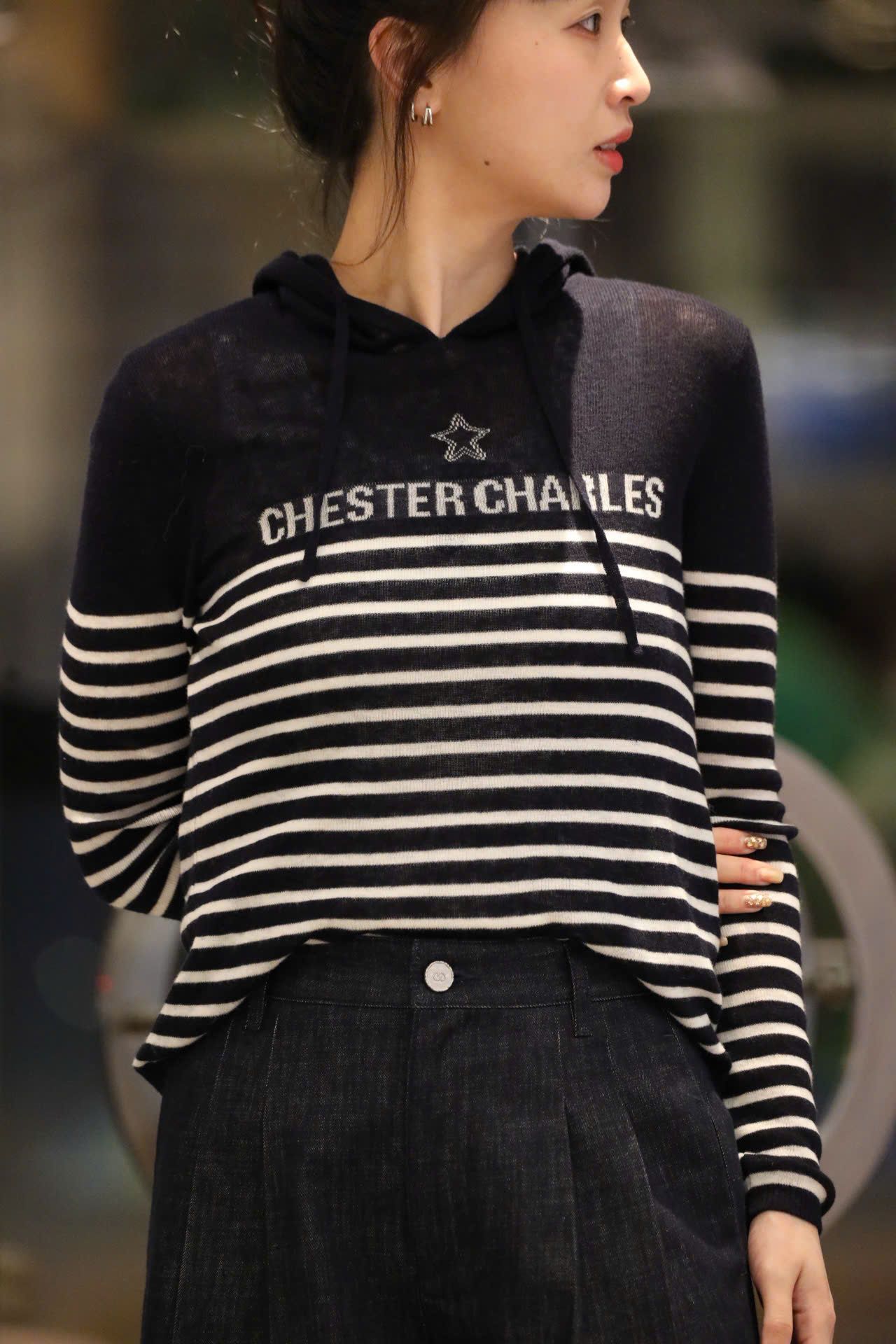  Áo dài tay có mũ, kẻ trắng- ngôi sao giữa 