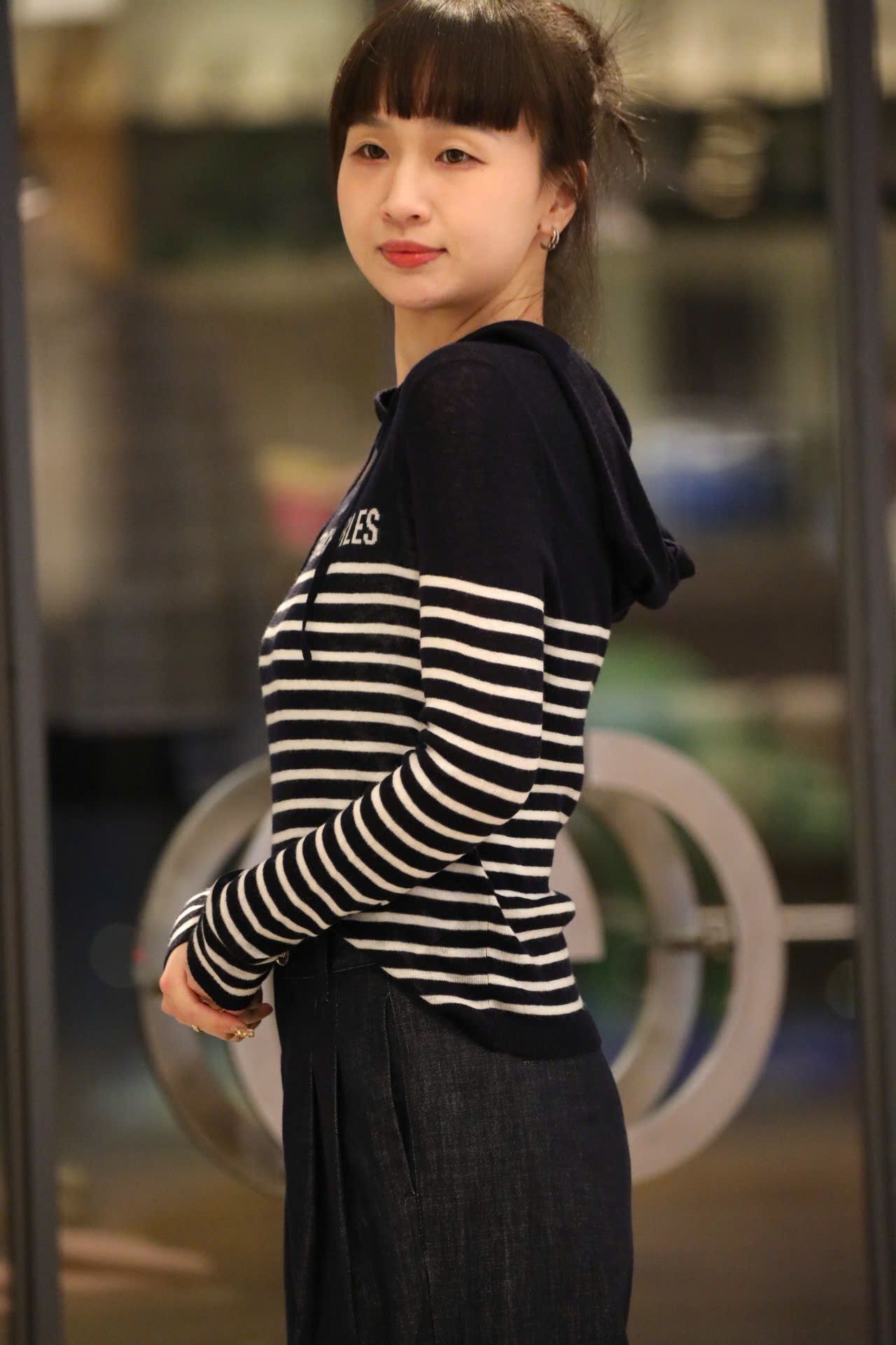  Áo dài tay có mũ, kẻ trắng- ngôi sao giữa 