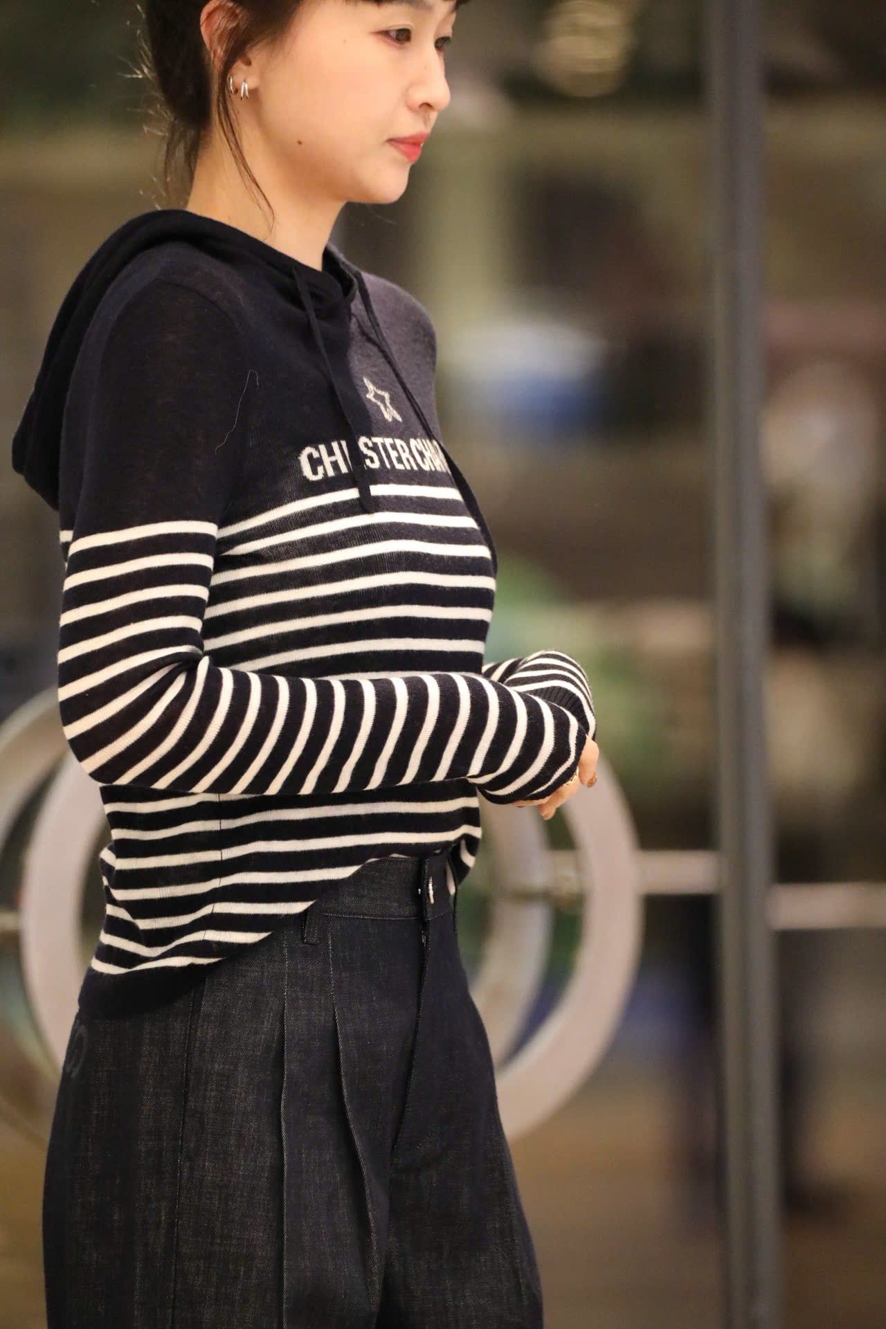  Áo dài tay có mũ, kẻ trắng- ngôi sao giữa 