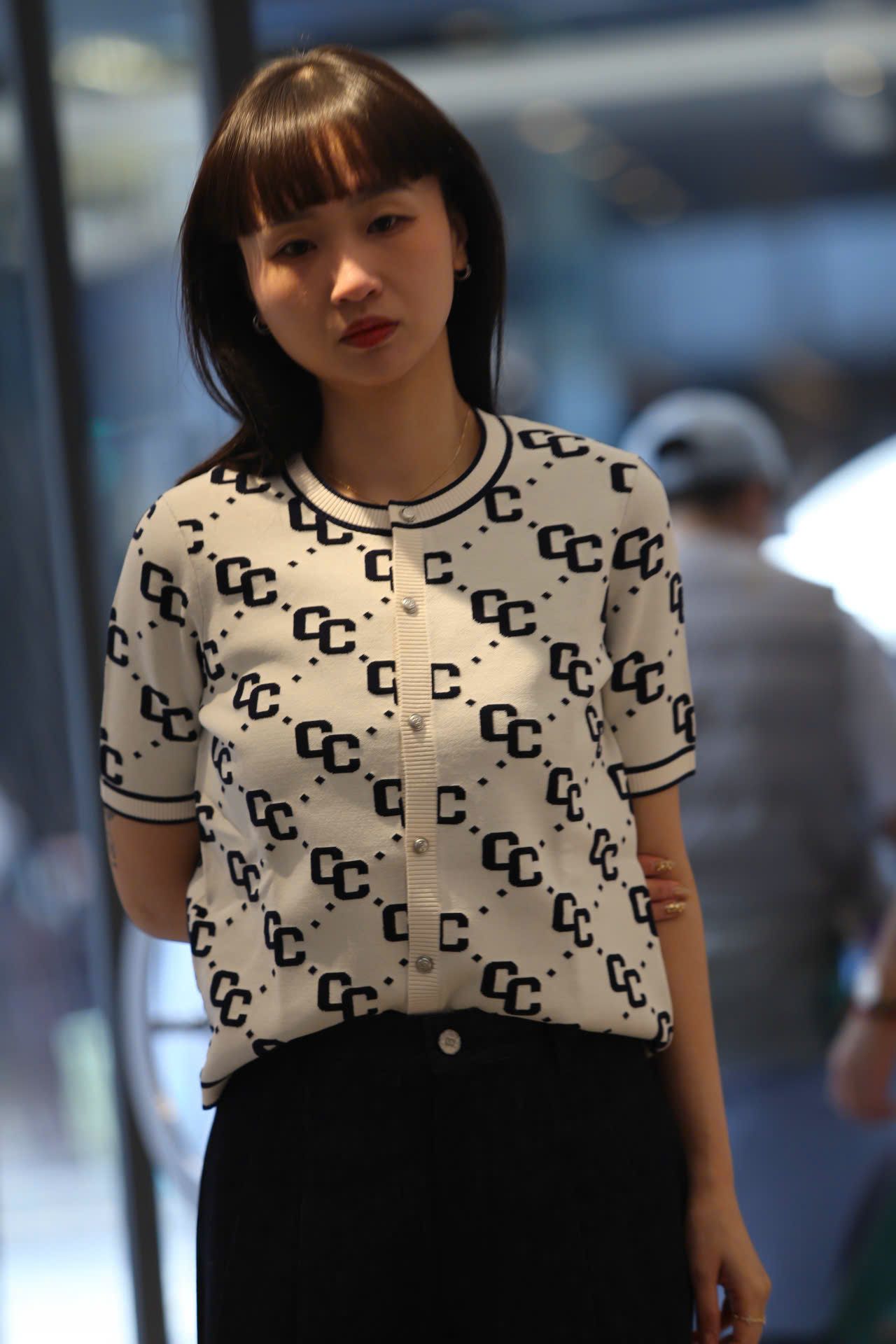  Áo CDG trắng ngắn tay full logo CC 