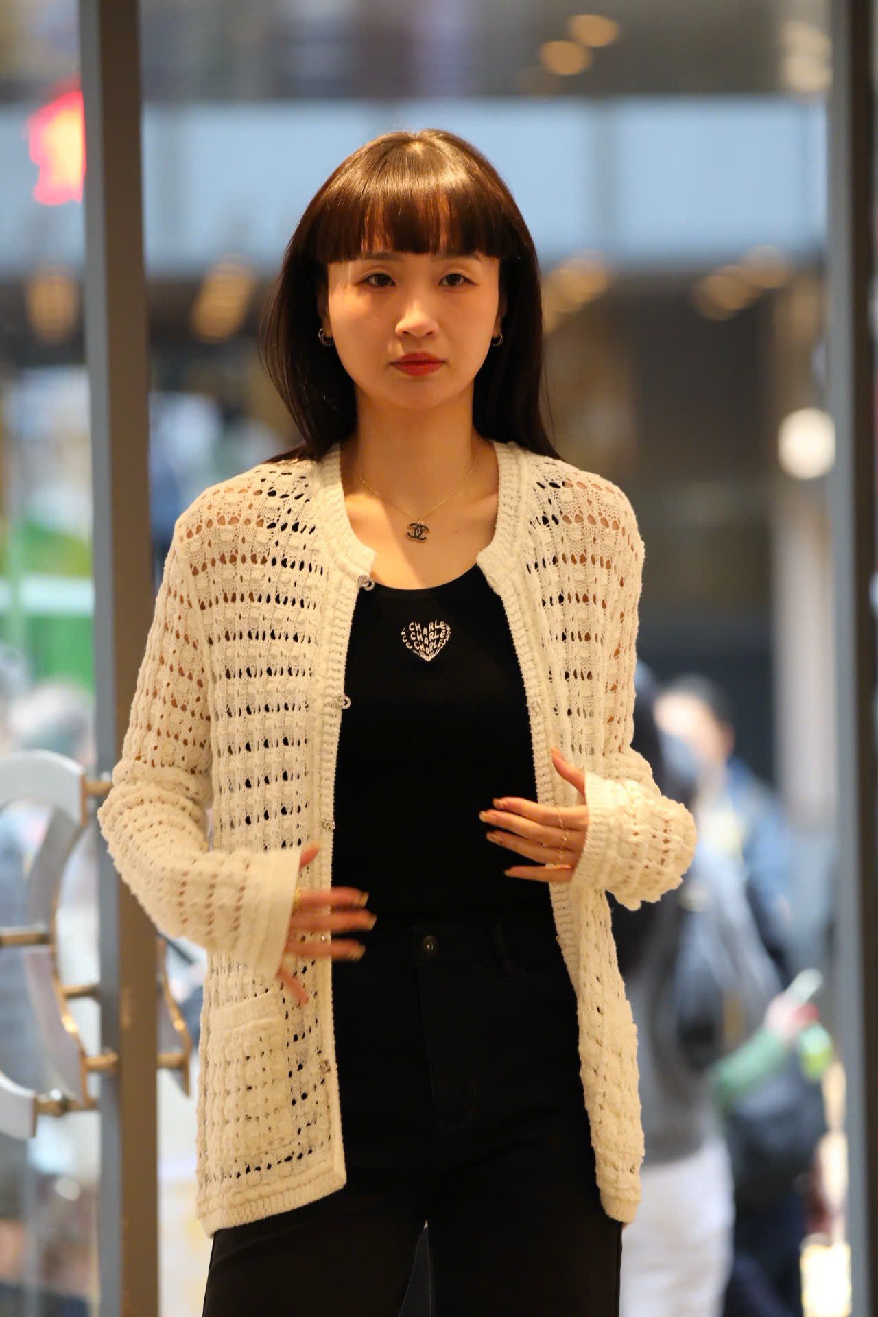 Áo CDG lưới trắng cài khuya 