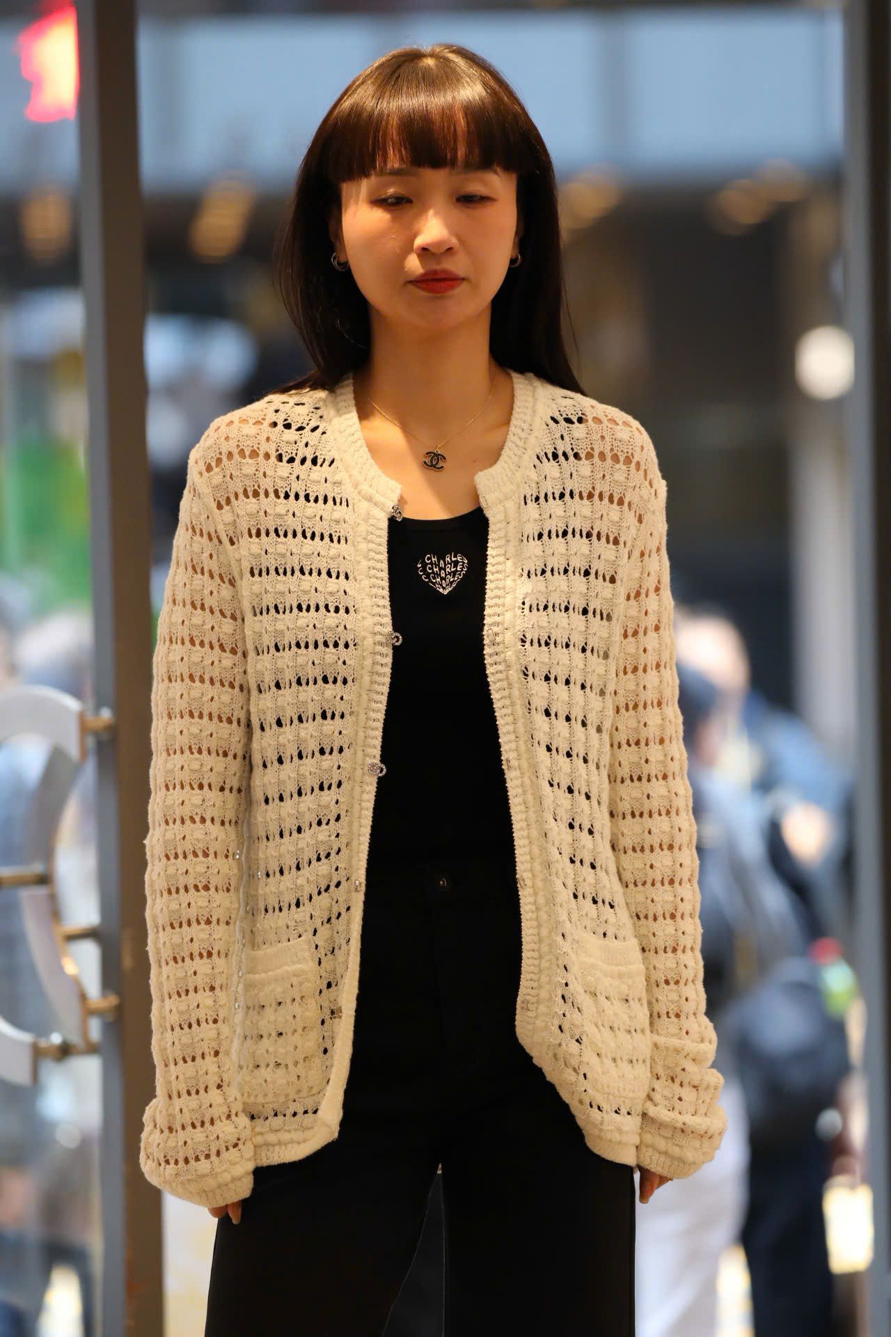  Áo CDG lưới trắng cài khuya 