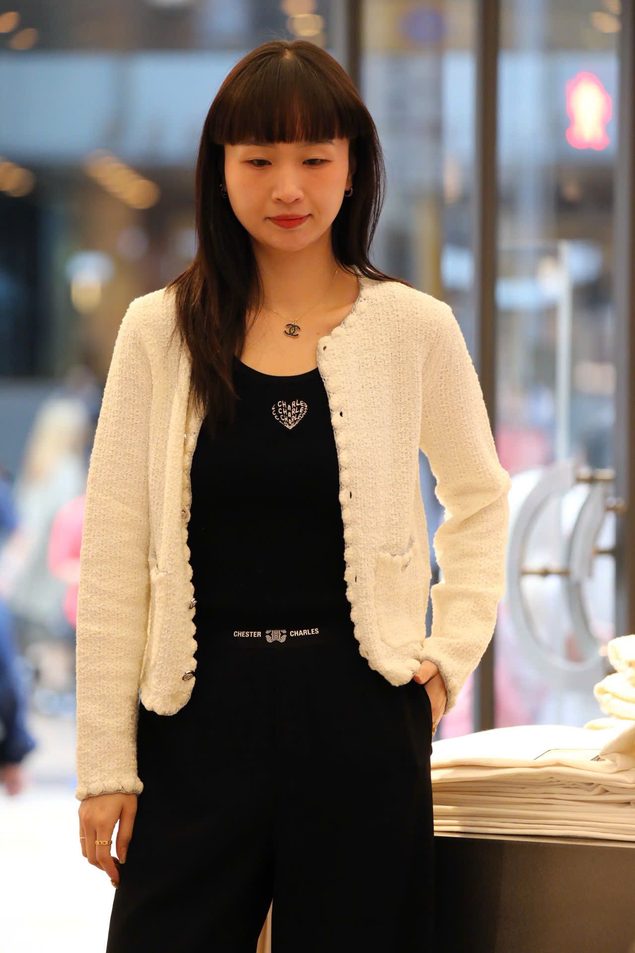  Áo CDG lưới trắng cài khuya 