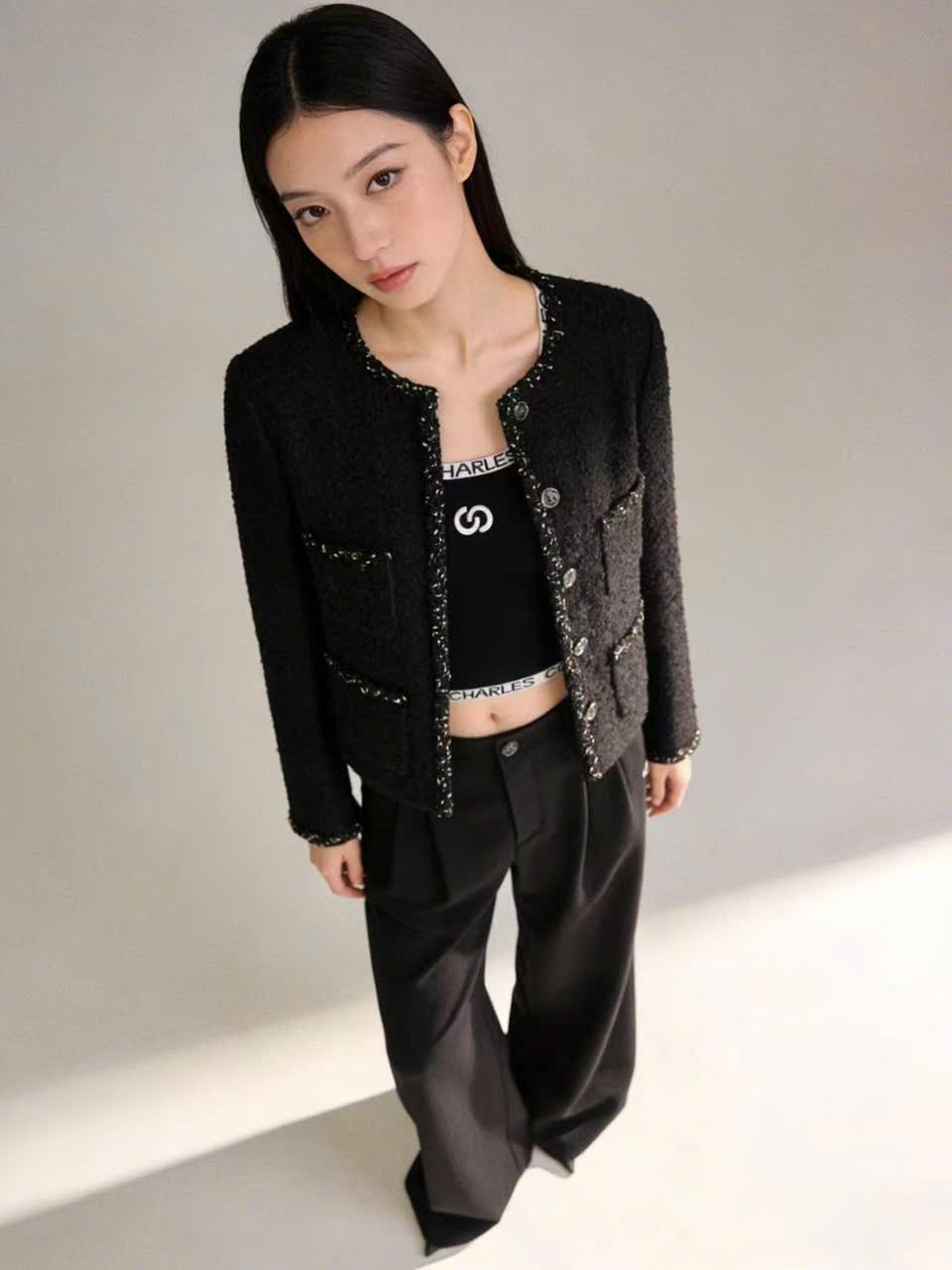  Áo tweed đen. 4 túi trước viền đen trắng 