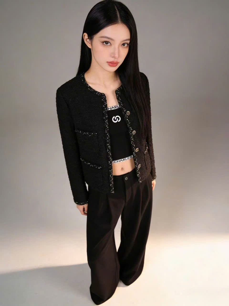  Áo tweed đen. 4 túi trước viền đen trắng 