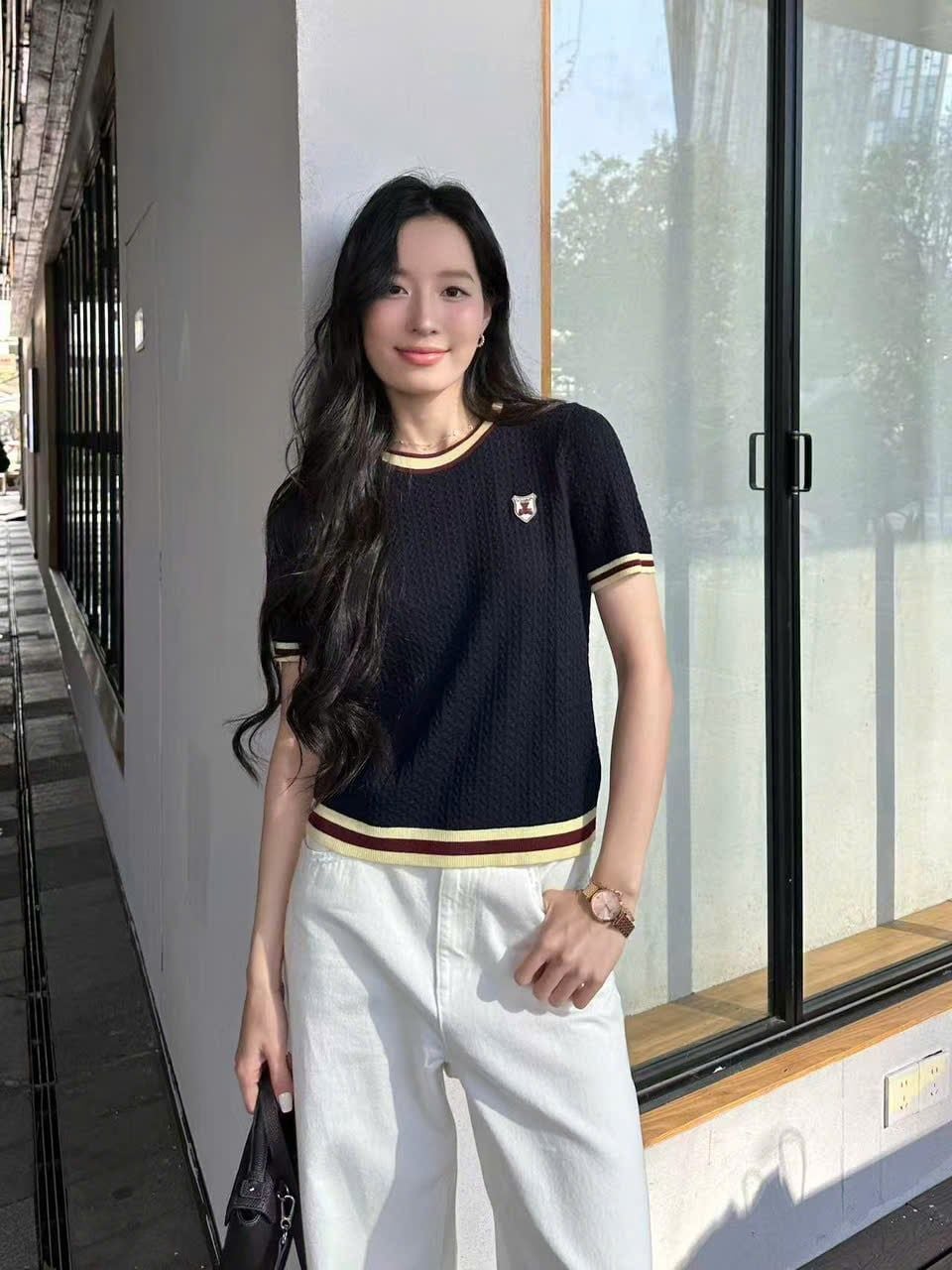  Áo ngắn tay xanh than viền vàng, logo huy hiệu 