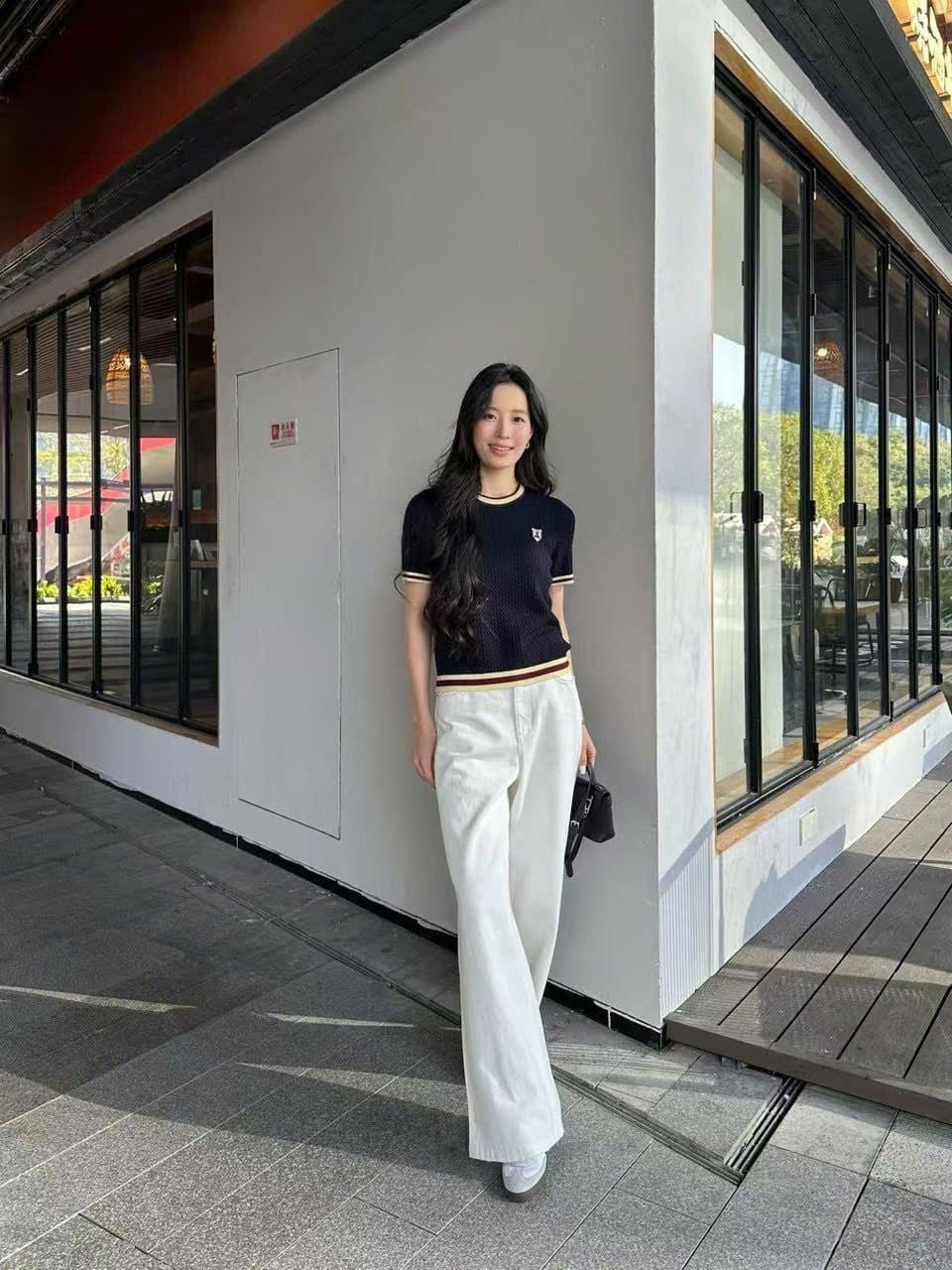  Áo ngắn tay xanh than viền vàng, logo huy hiệu 