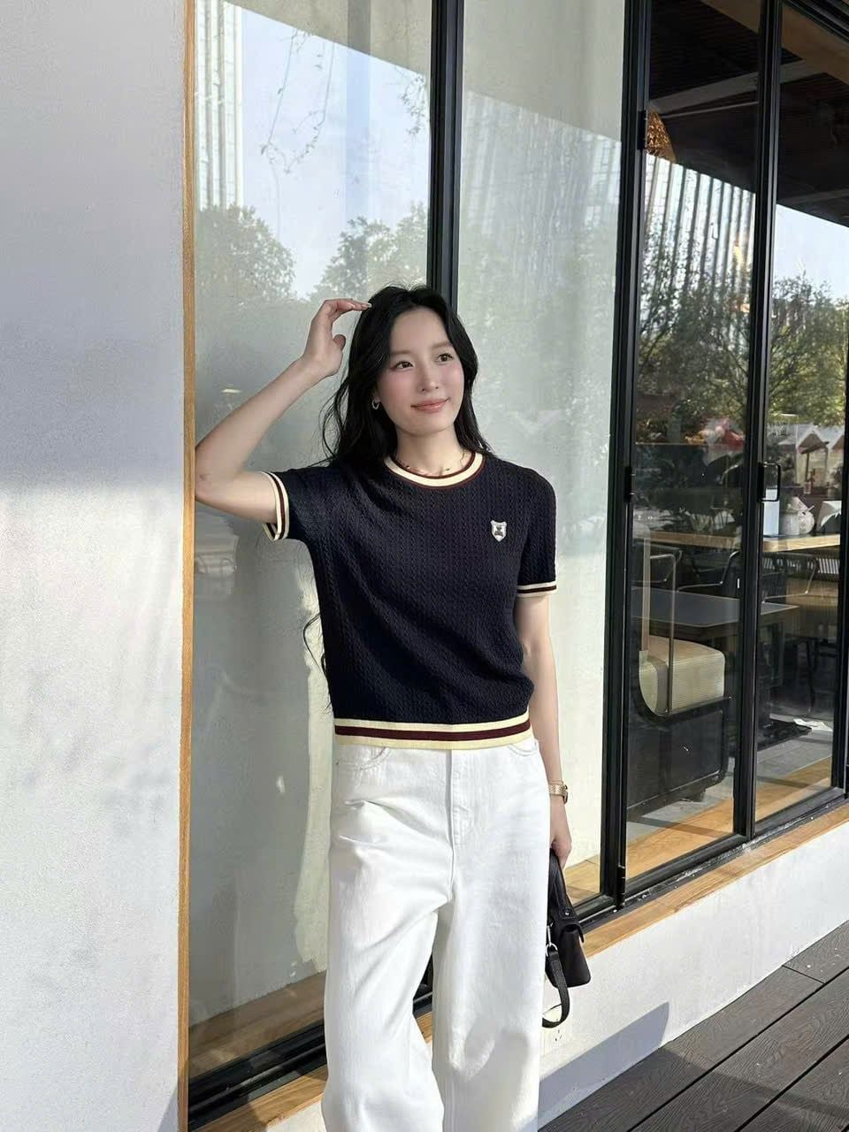  Áo ngắn tay xanh than viền vàng, logo huy hiệu 