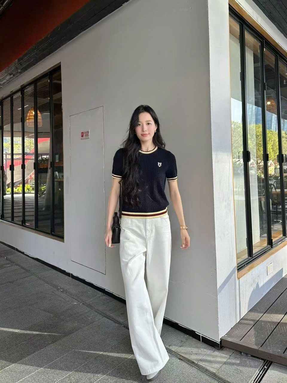  Áo ngắn tay xanh than viền vàng, logo huy hiệu 