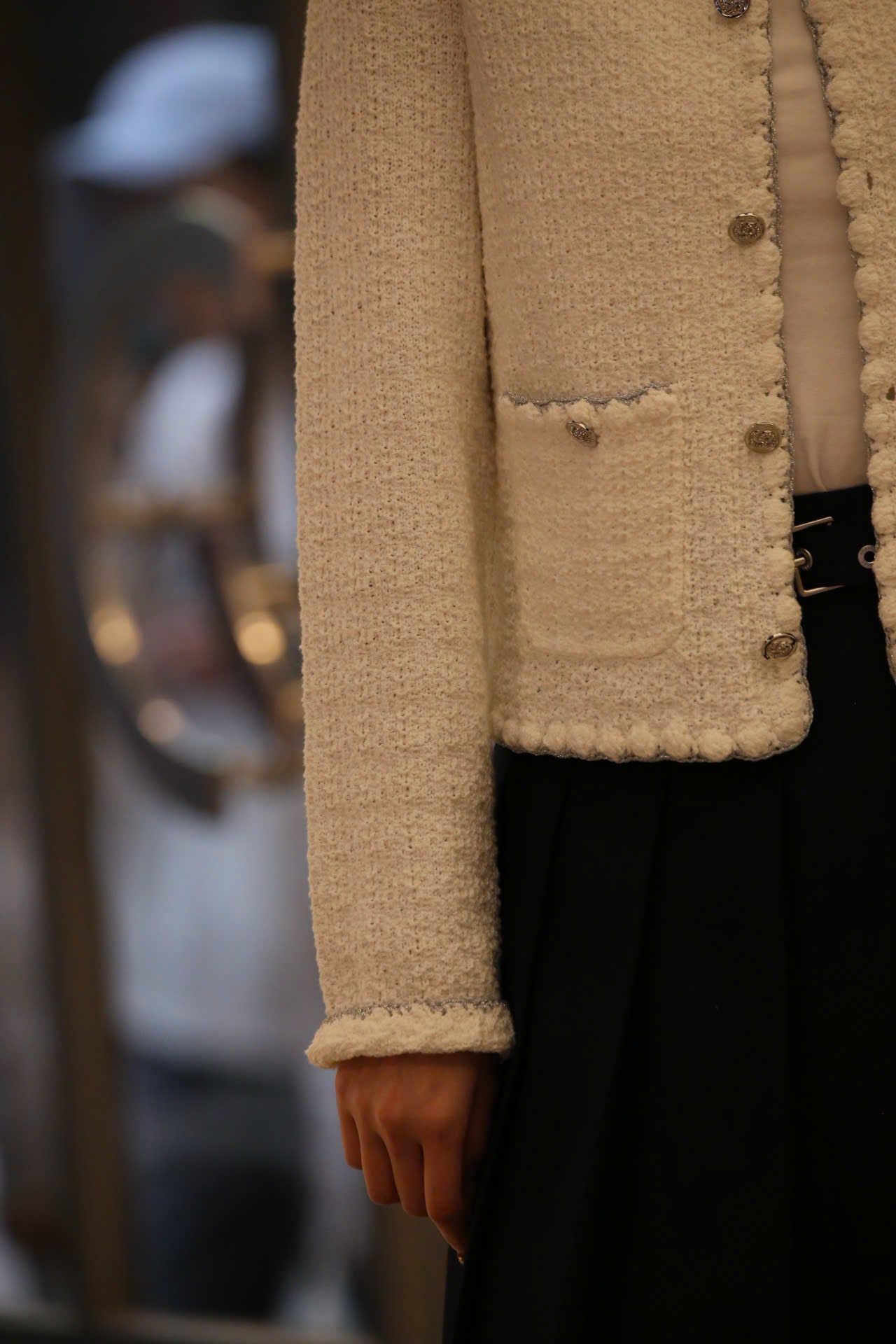  Áo CDG trắng viền 2 túi trước 