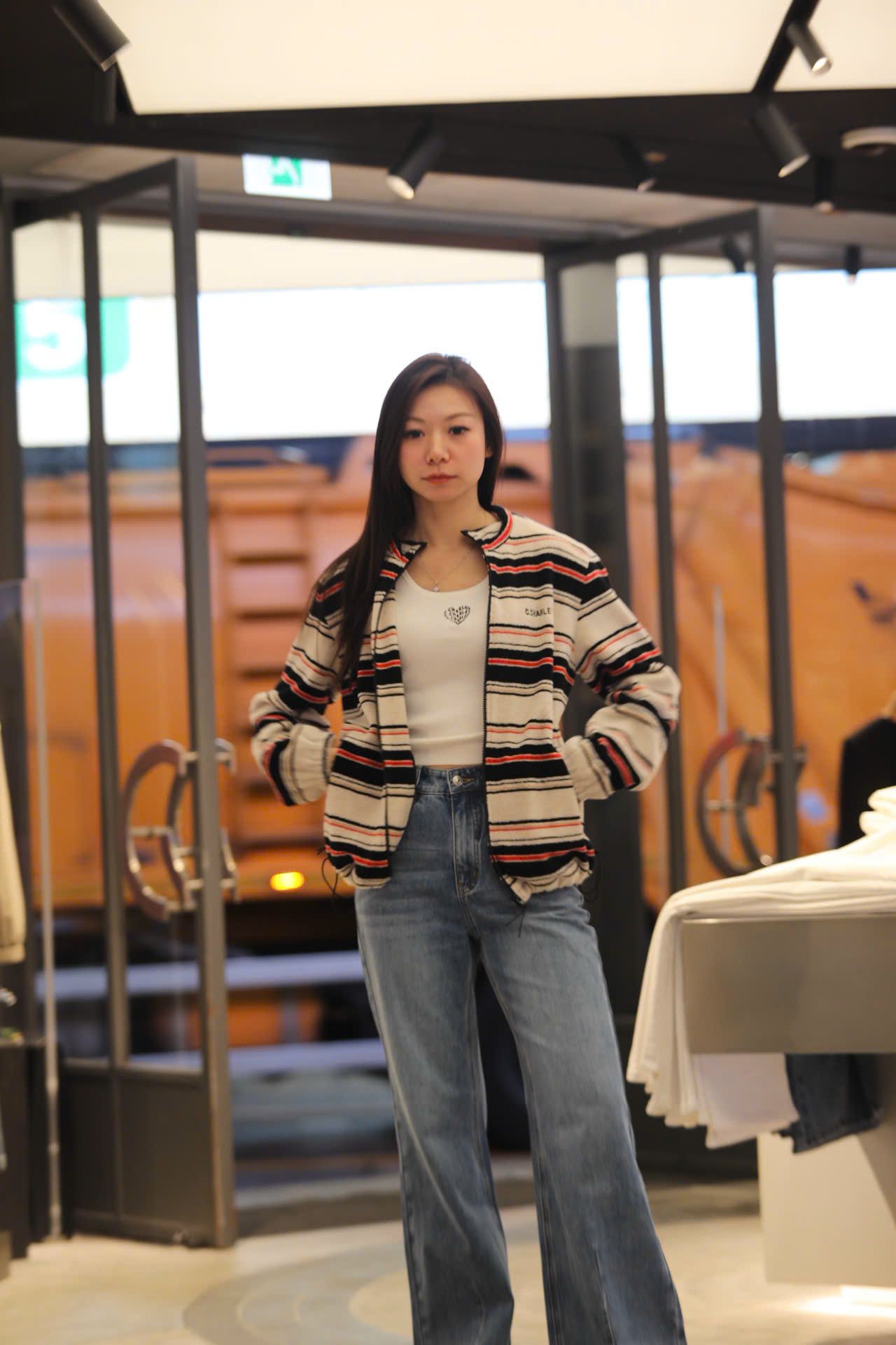  Áo khoác kẻ đỏ đen có mũ 