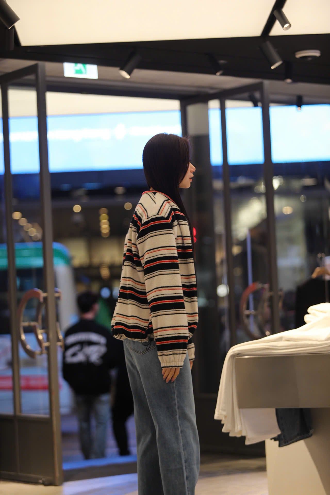  Áo khoác kẻ đỏ đen có mũ 