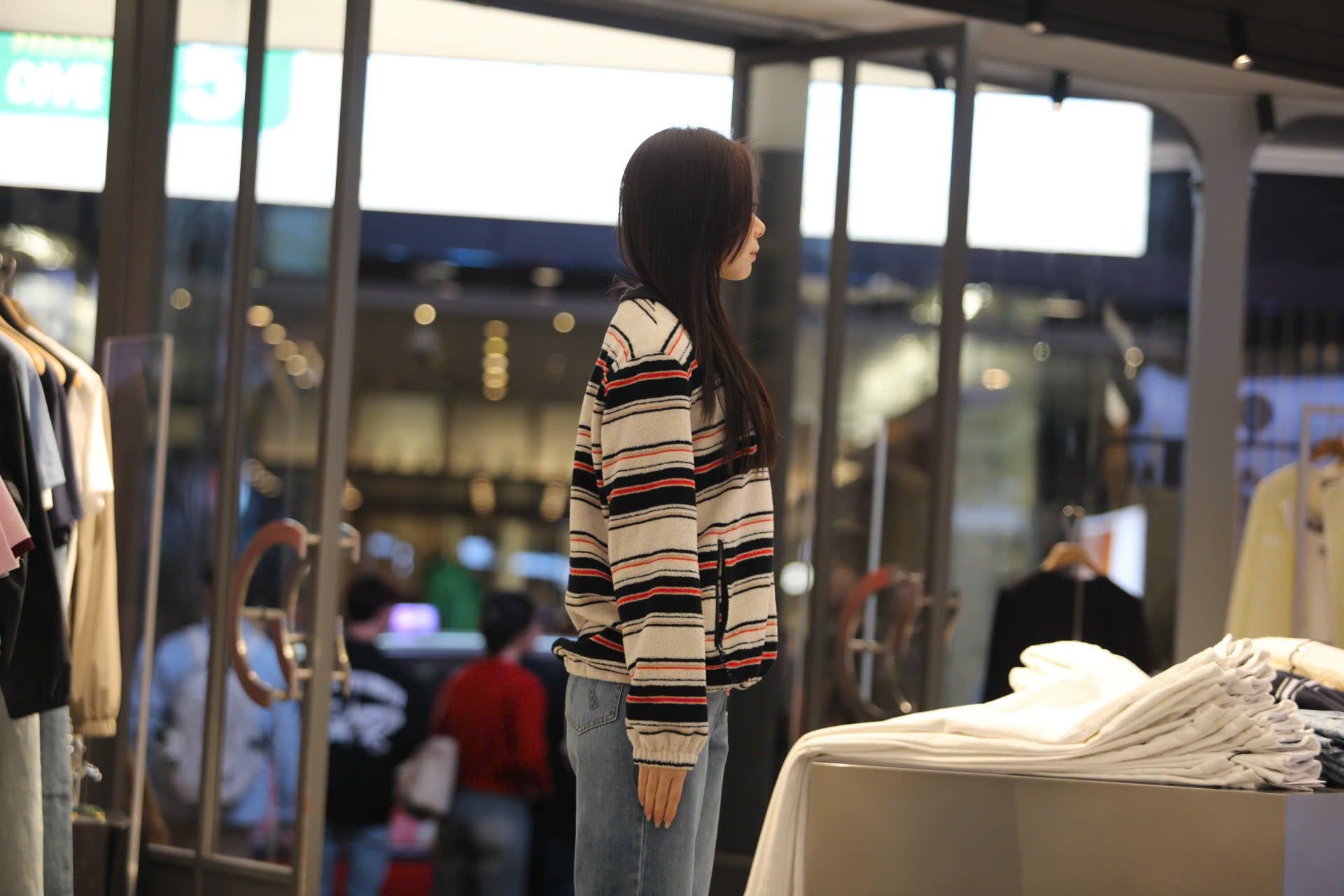  Áo khoác kẻ đỏ đen có mũ 