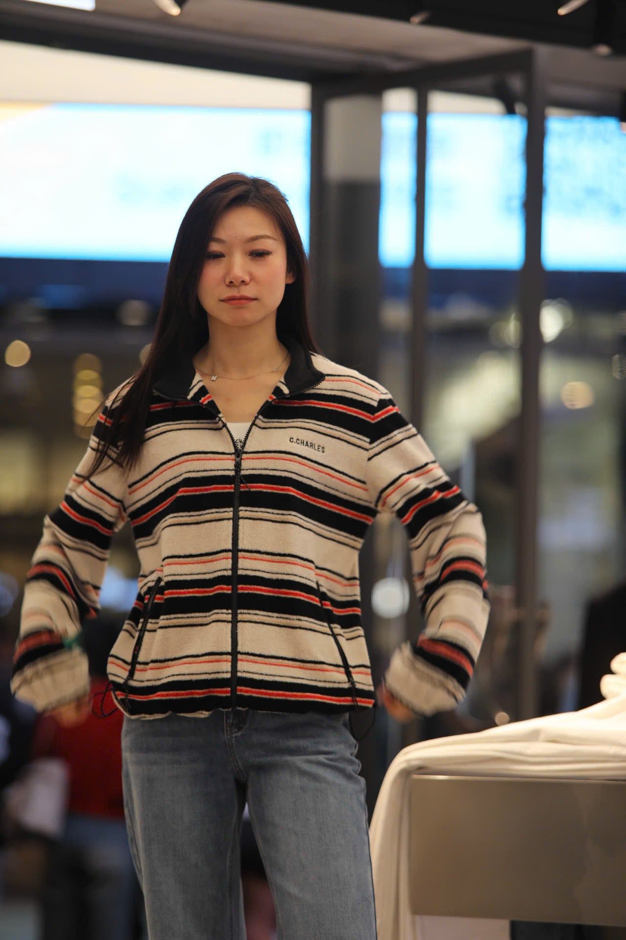  Áo khoác kẻ đỏ đen có mũ 