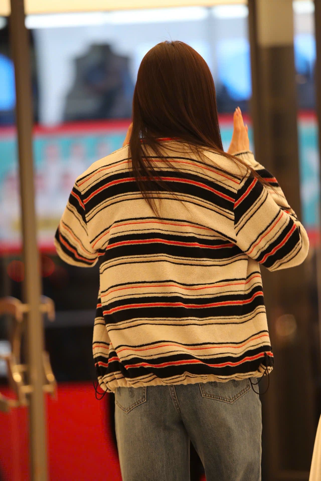  Áo khoác kẻ đỏ đen có mũ 