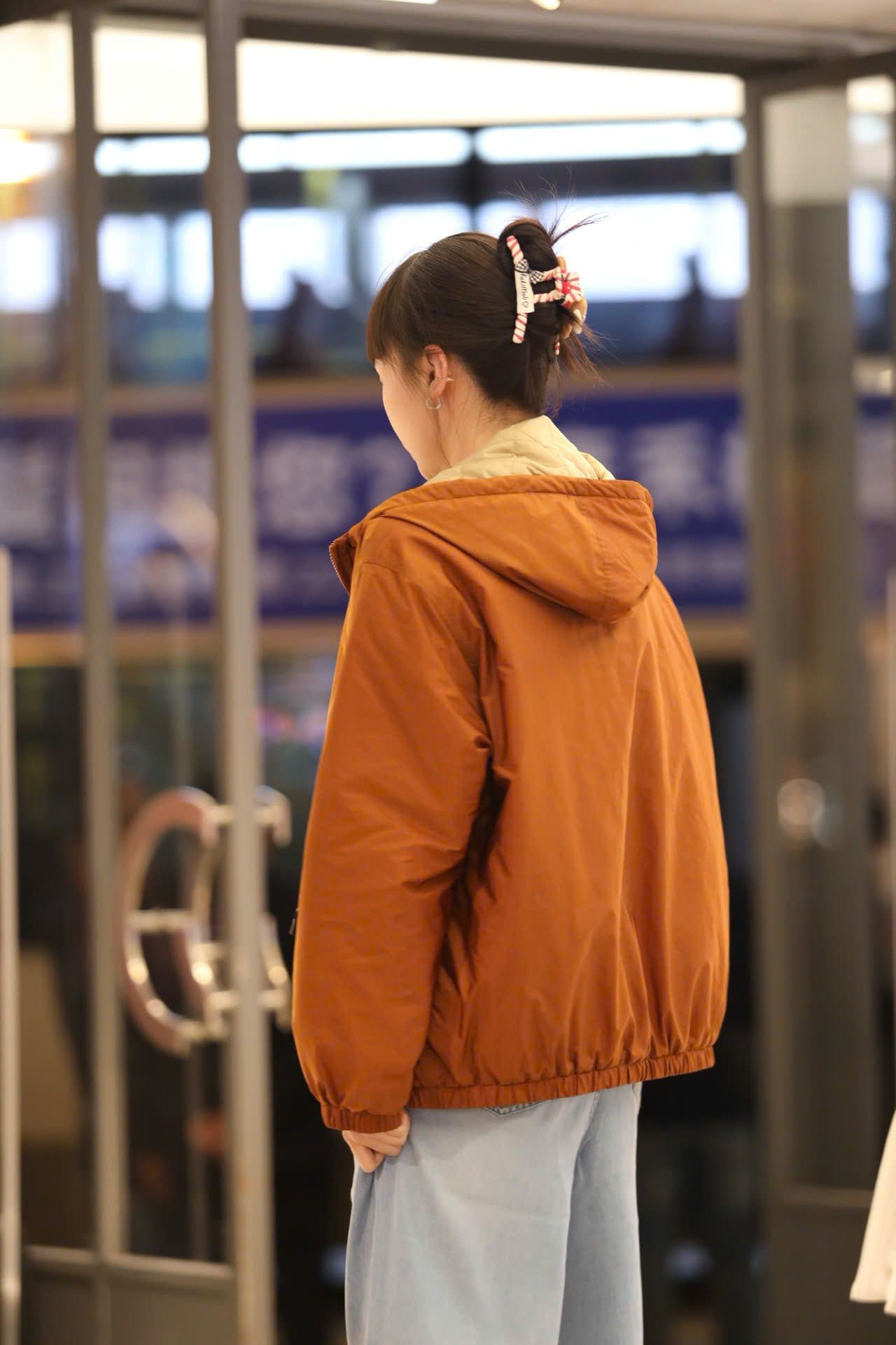  Áo khoác gió nâu 