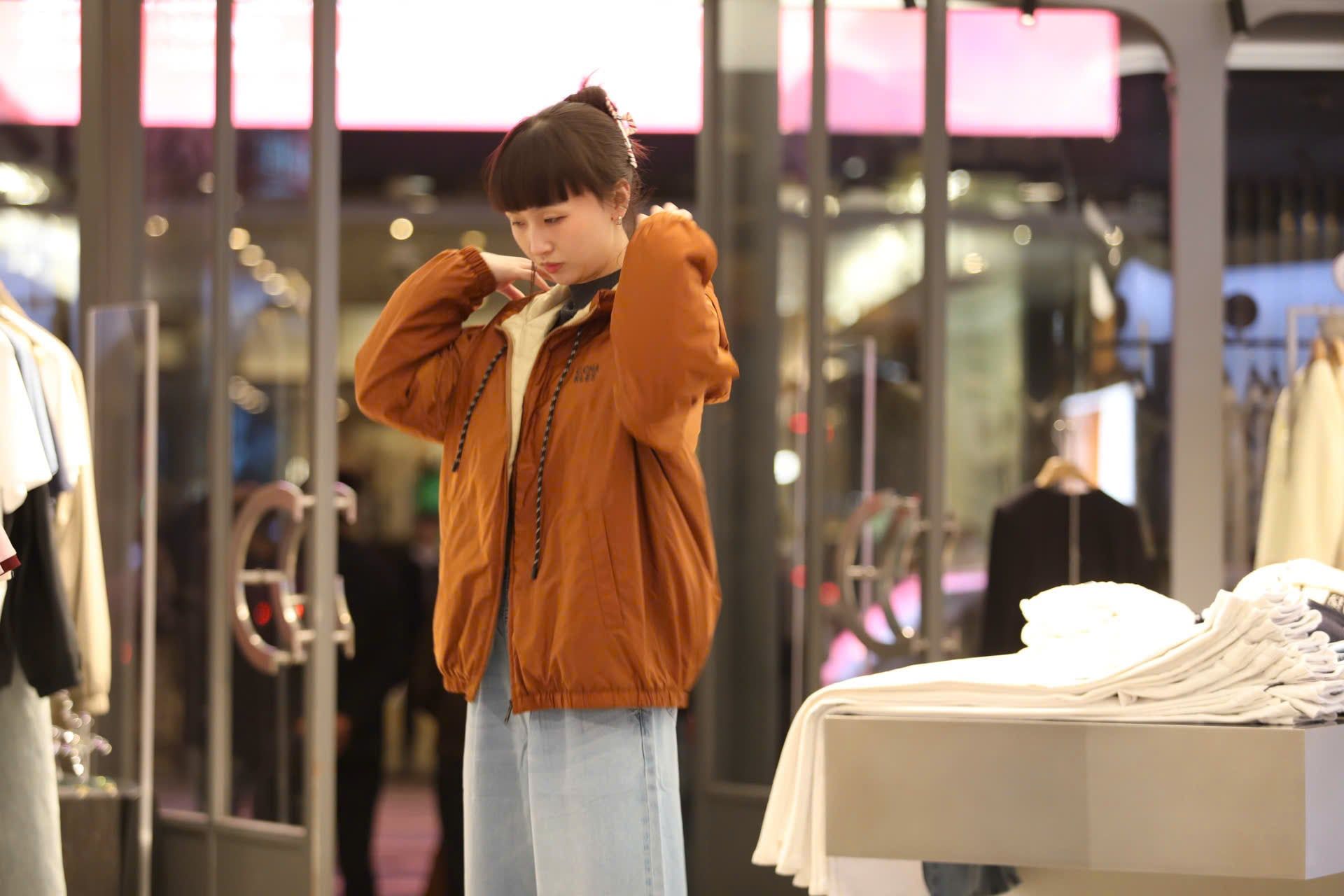  Áo khoác gió nâu 