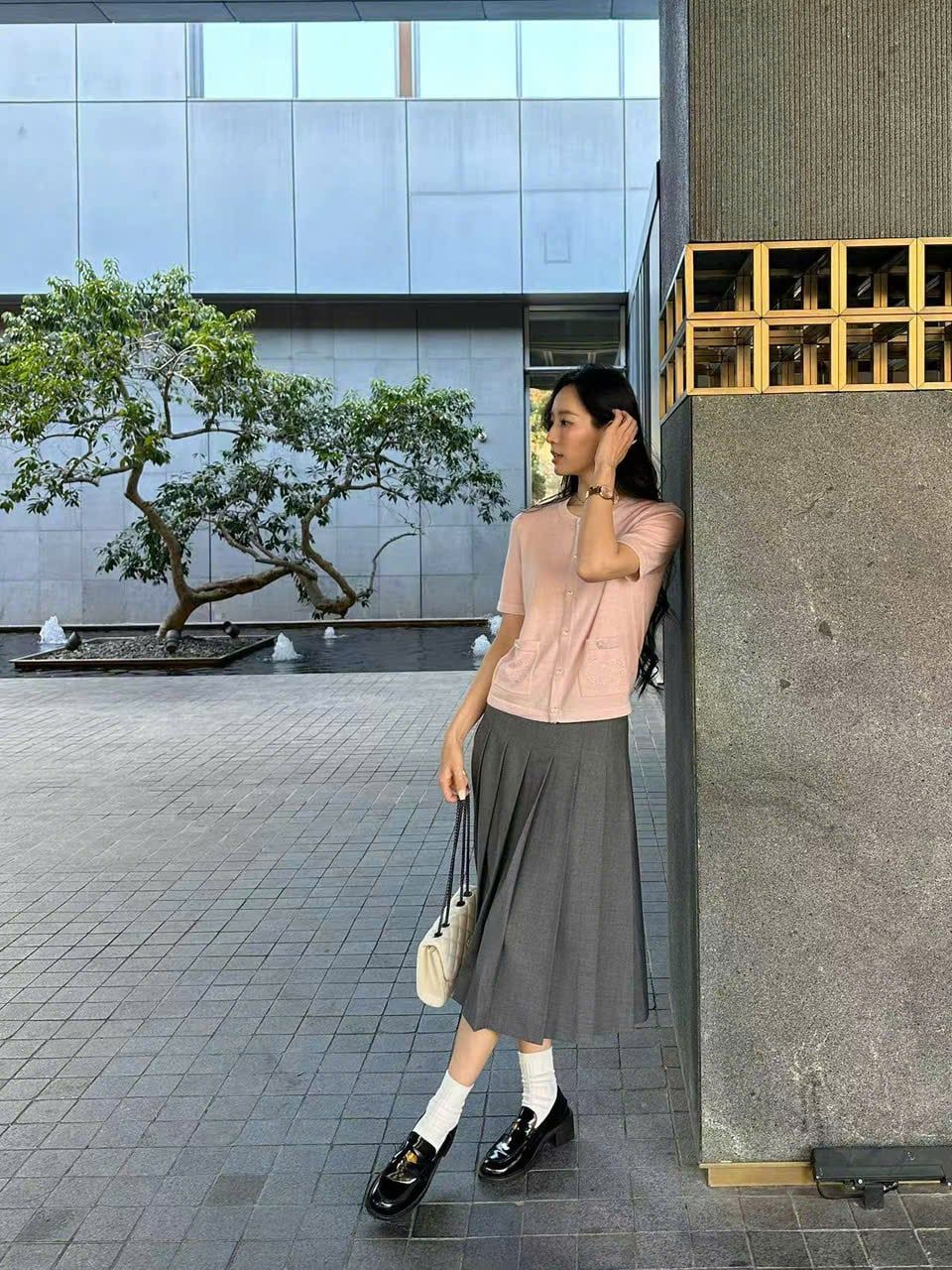  Chân váy dài xếp ly xám đai đen 