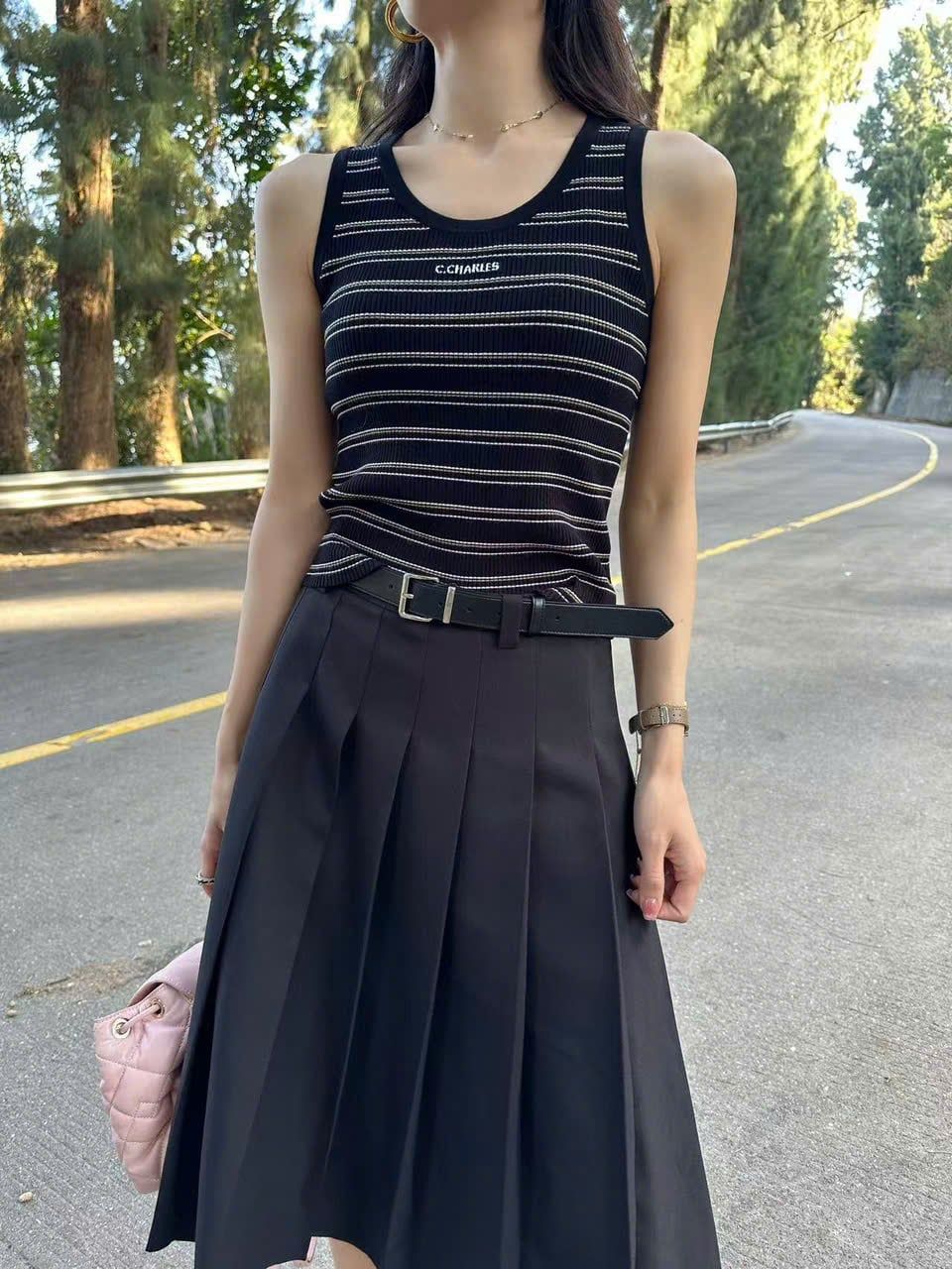  Áo tanktop kẻ đen trắng 